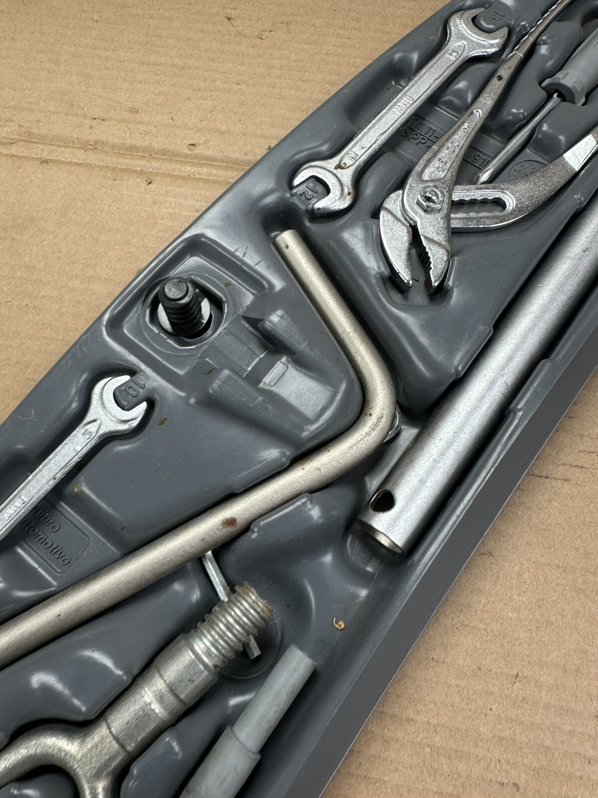 BMW E46 TRUNK TOOL KIT HOLDER 330 325 323 328 Sedan Coupe OEM