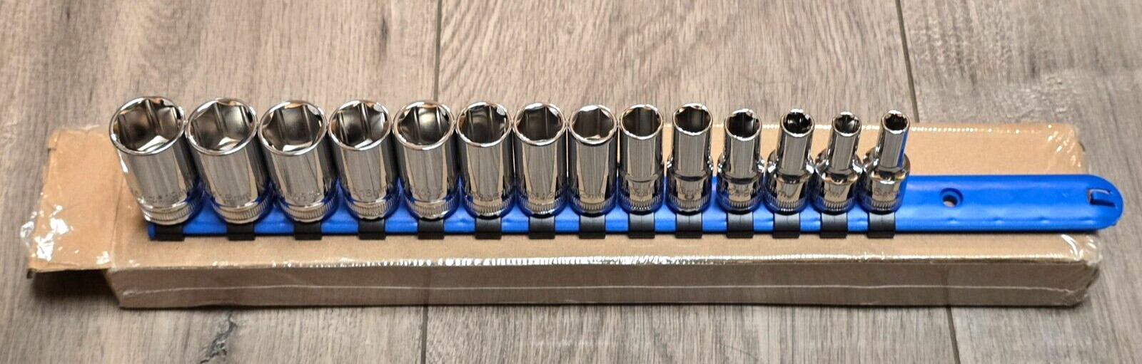New 14 Piece 3/8″ dr, 6 Point Mid Length / Semi-Deep Socket Set, Metric, 6-19mm