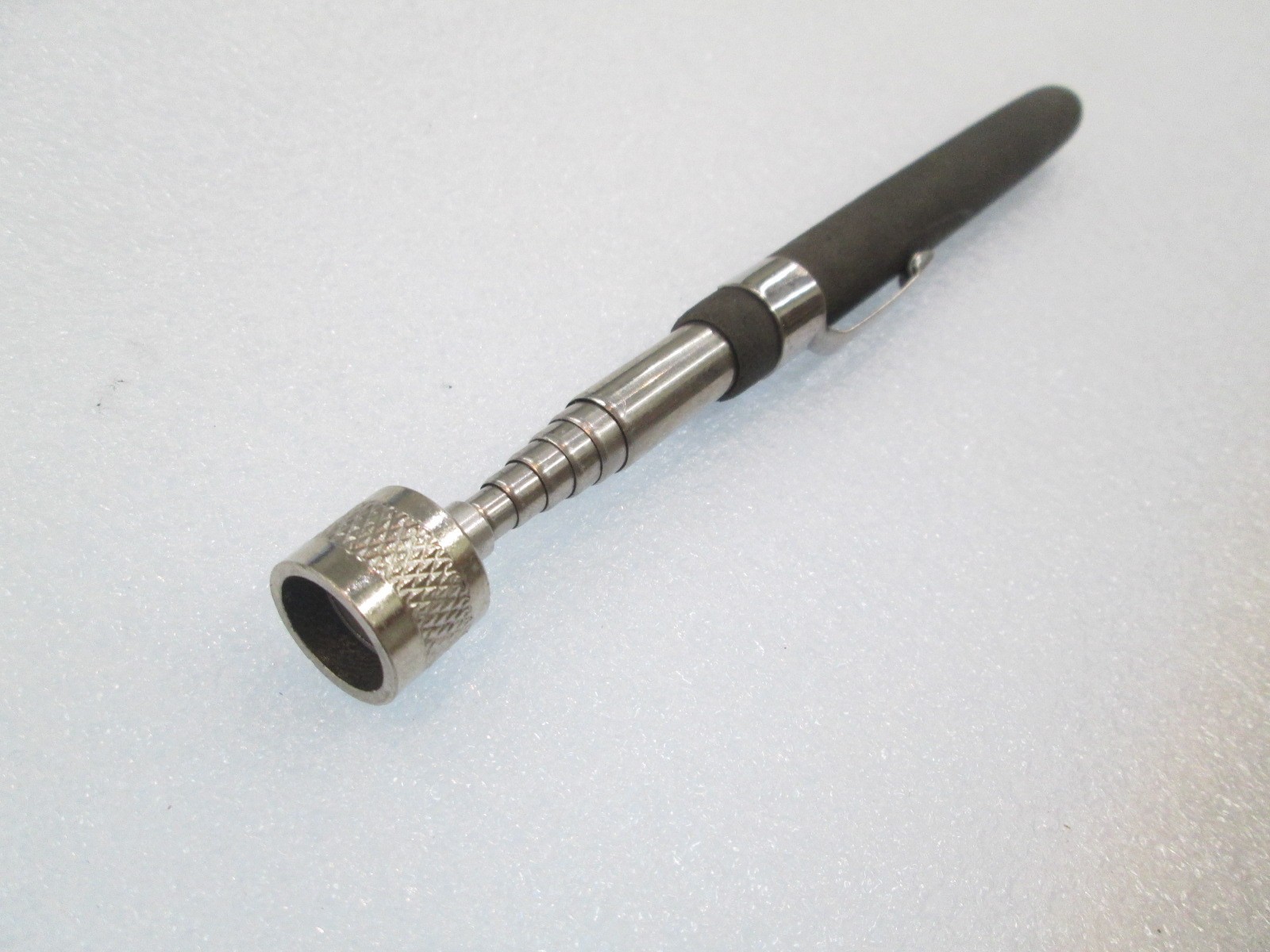 Snap-on’s BLUE POINT MAGNETIC PICK UP TOOL UPT35 EXTENDS TO 33″