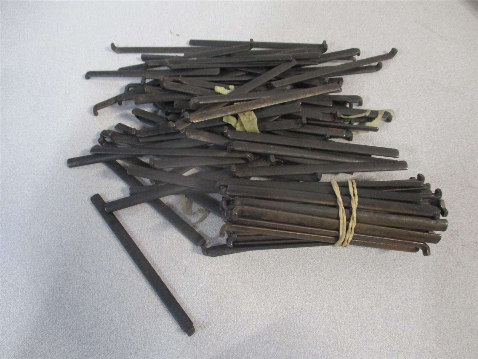 Walton (12432) 7/16″ G21 2 Flutes Tap Extractor – Lot of 133