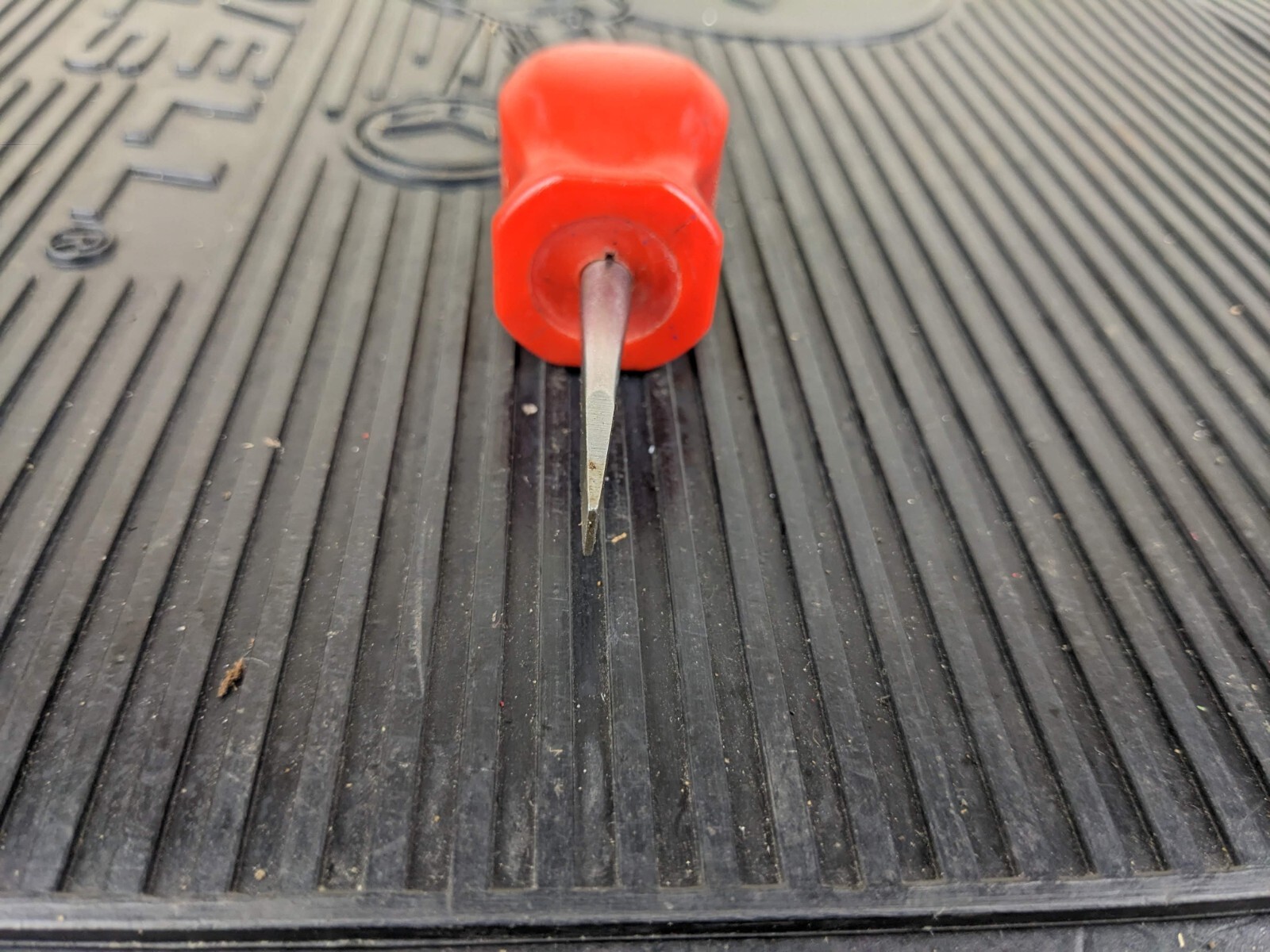 #ba329 Snap On SDD1 Stubby Flat Head Screwdriver Red USA Slotted