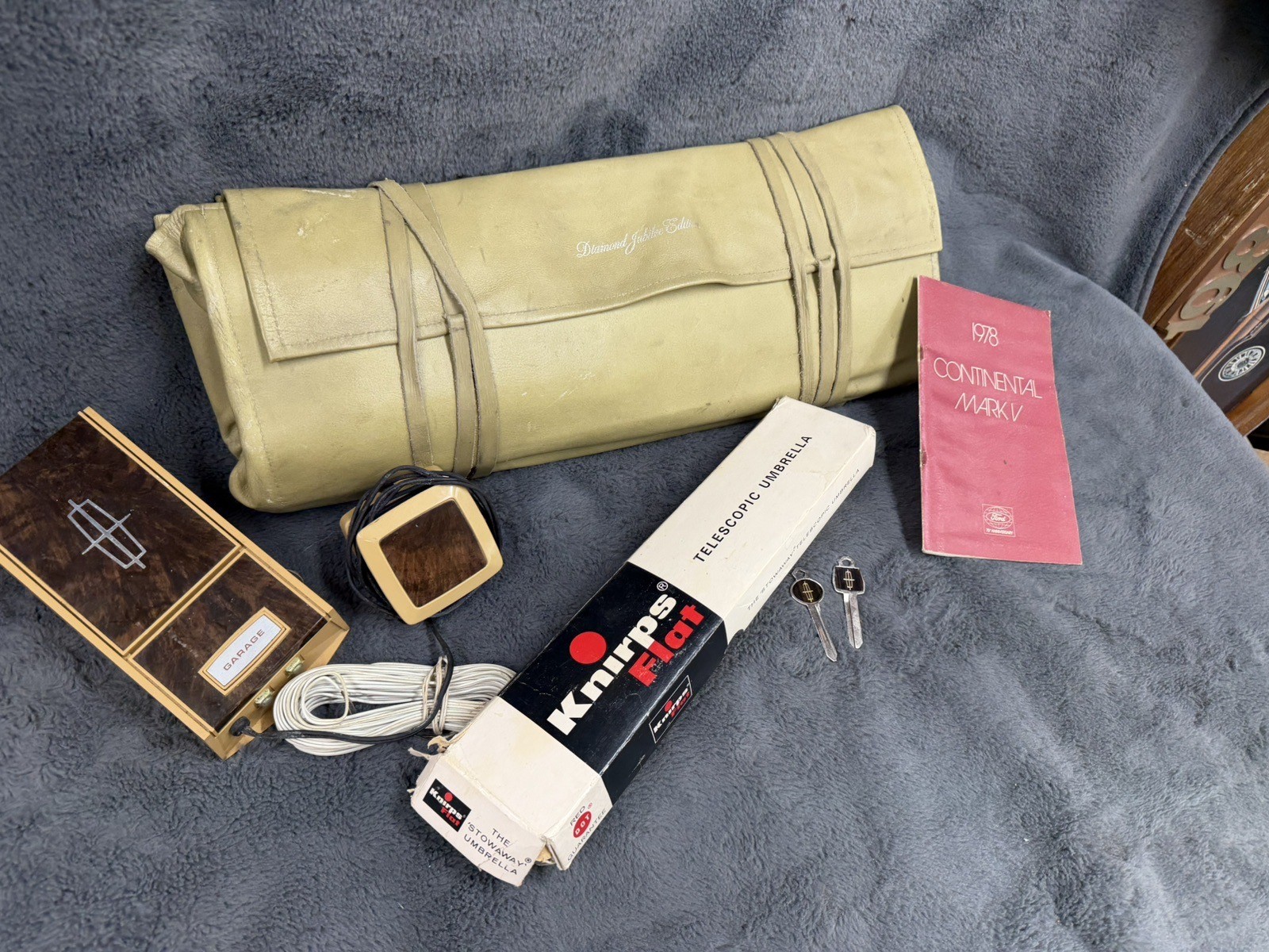 1978 Lincoln Continental Mark V Diamond jubilee Tool Kit Keys Umbrella Garage