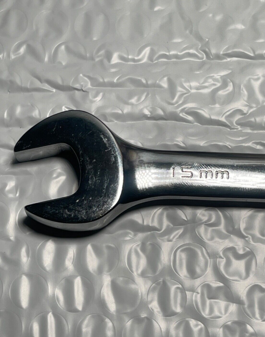 GEARWRENCH 15MM. RATCHETING COMBINATION WRENCH, 12 POINT, 7.75″ LONG.