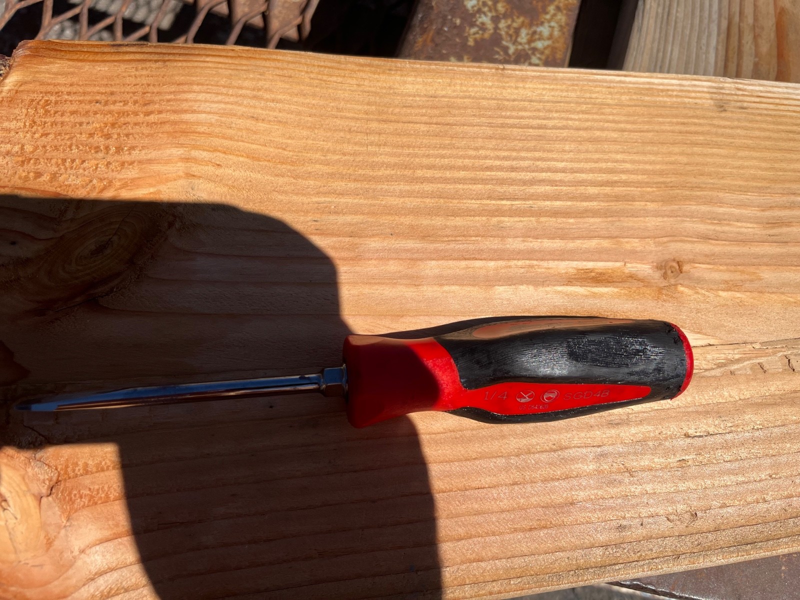 SNAP ON – SGD4B RED/BLACK COMFORT GRIP FLAT BLADE SCREWDRIVER 1/4 – LOC#27