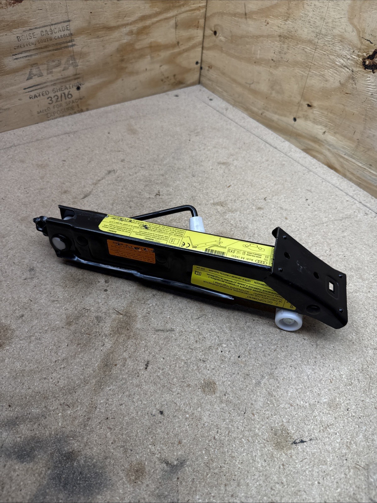 2012-2018 AUDI A6 A7 S6 S7 C7 EMERGENCY SPARE TIRE JACK 4G0011031 F OEM