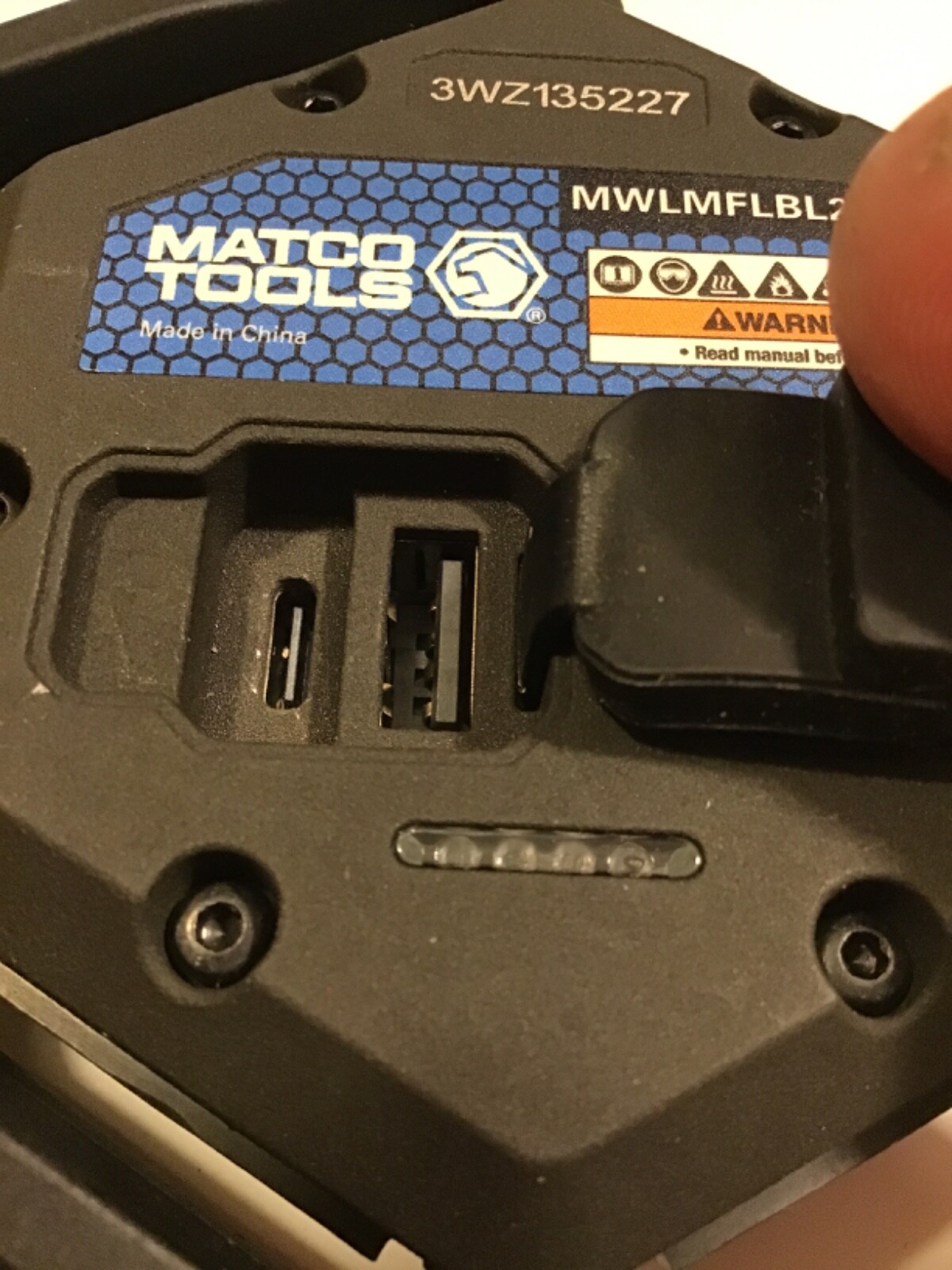 Matco Tools MWLMFLBL2 1000 Lumens RARE BLUE Cordless Snap Pivot Flood Light W/UV