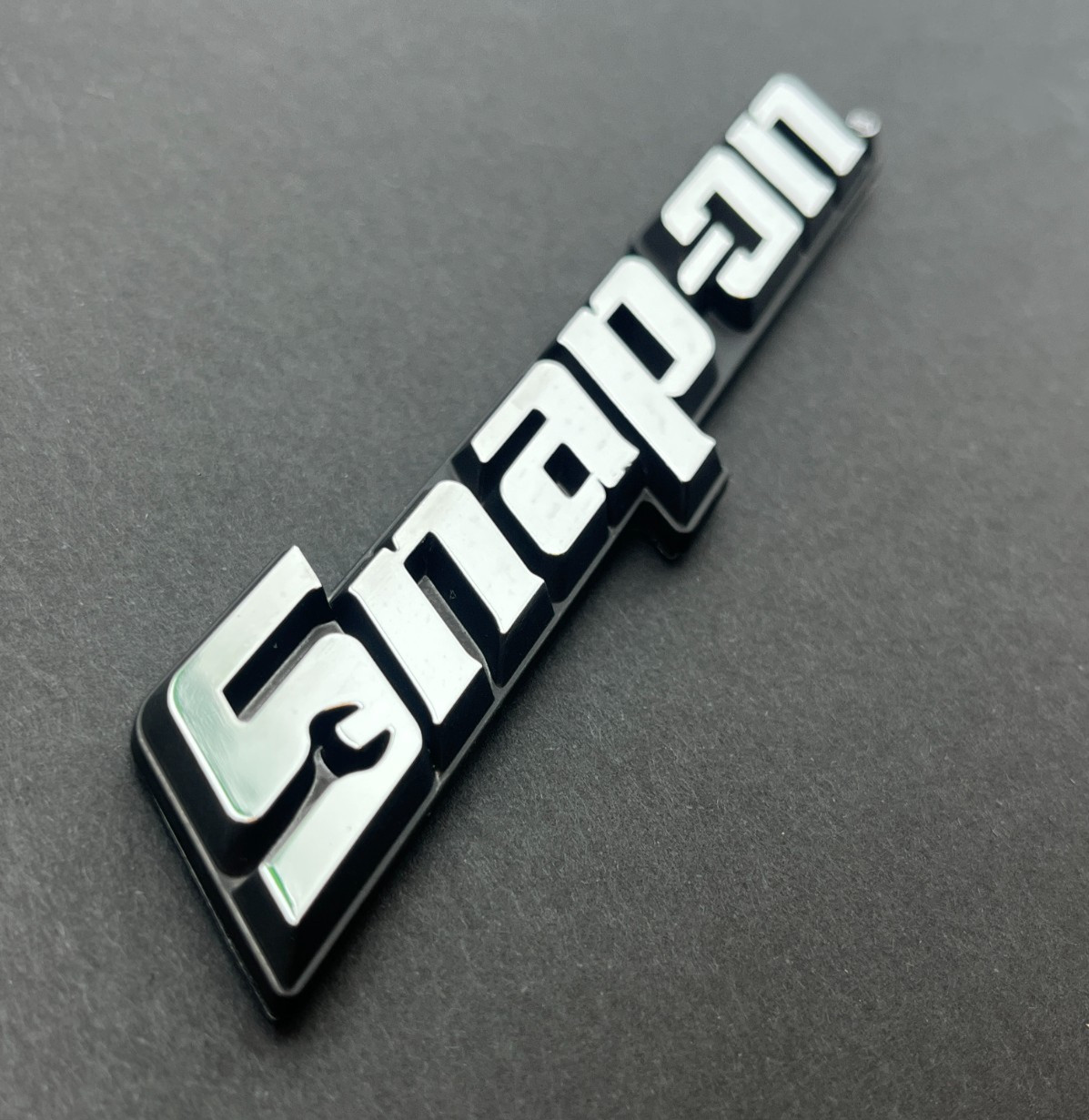 SMALL SNAP ON TOOLS TOOLBOX ROLL CAB CHROME BLACK 3D EMBLEM 115mm
