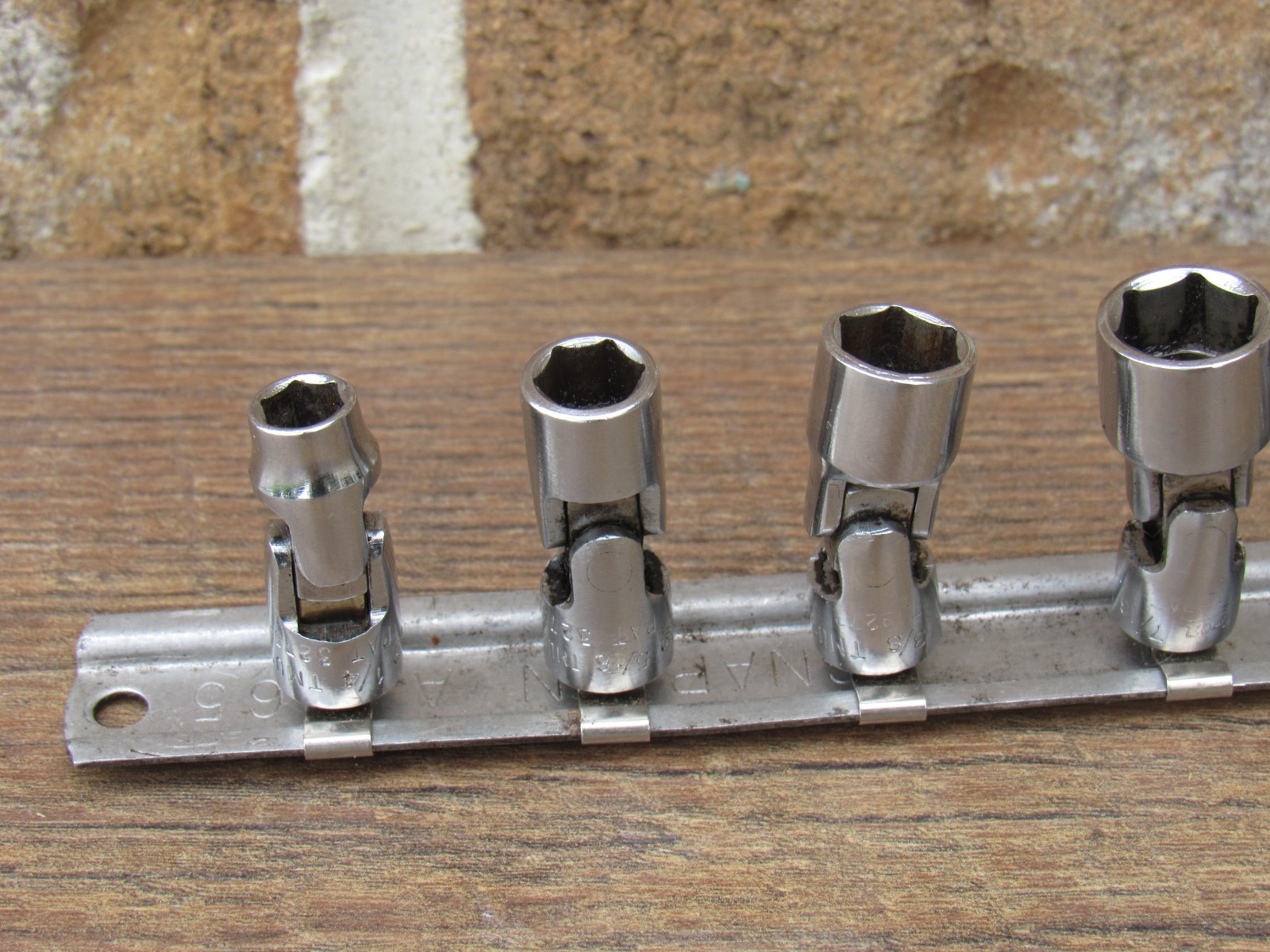 SNAP ON 106TMUS 1/4″ DRIVE 6 PT 6 PC SAE UNIVERSAL SWIVEL SOCKET SET UNDERLINE