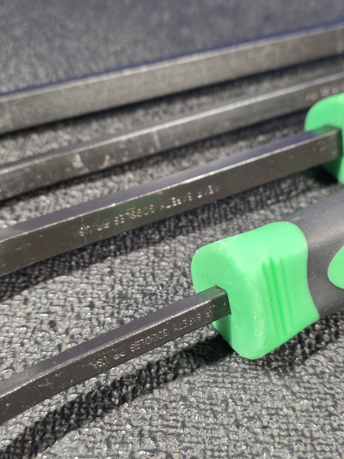 Matco Tools PBSG4C 4-Piece Green Curved Tip Prybar Set 8» 12» 17» 25″
