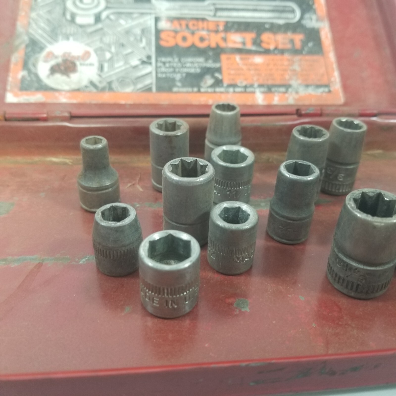 Vintage Buffalo Ratchet & Socket Set 17Piece 1/4″ Drive w/ Metal Case