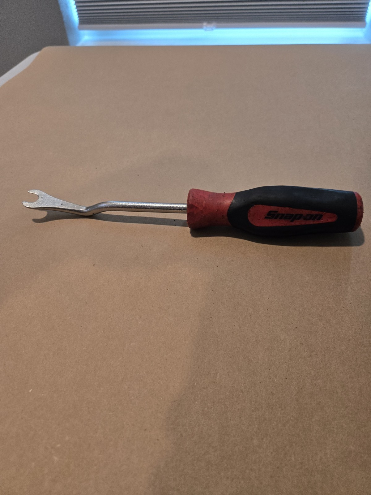 Snap On 10″ Long Soft Grip Dished Trim Pad Tool Red/Black Handle USA ASGD1B