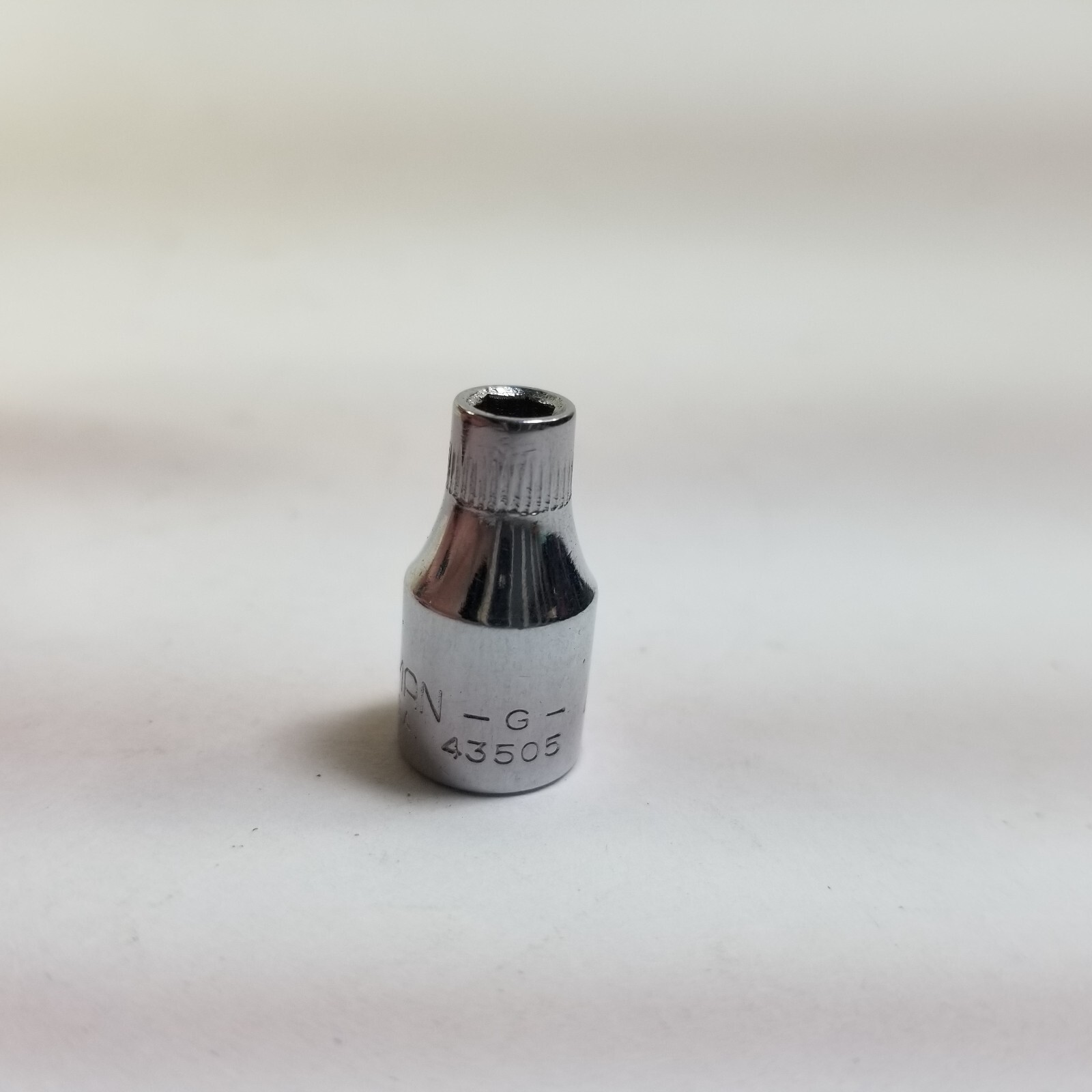 Vintage Craftsman 1/4″ Drive 4MM 6 Pt Shallow Socket G 43505 Top Knurl USA