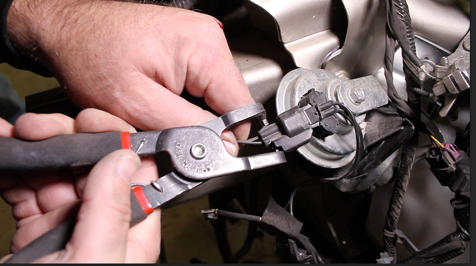37160 Disconnect Pliers