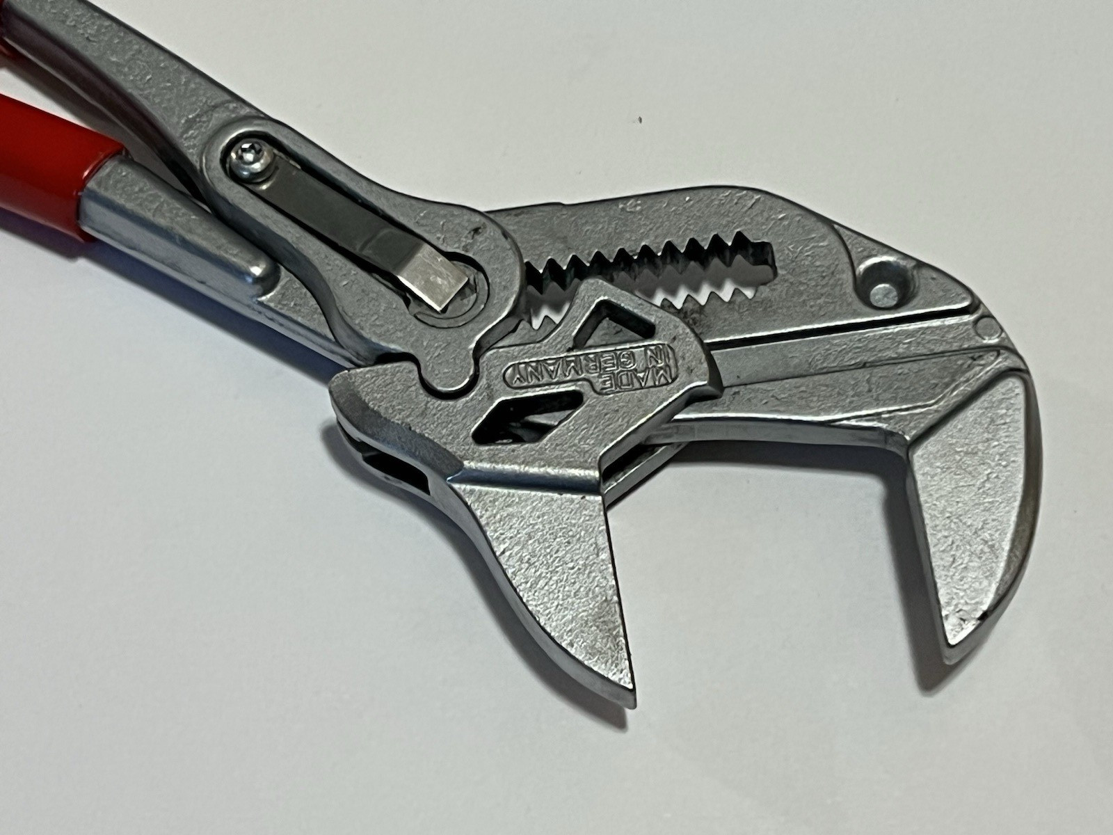 Knipex 7″ Pliers Wrench 86 03 180 1-3/8″ Smooth Jaws Pliers Made in Germany