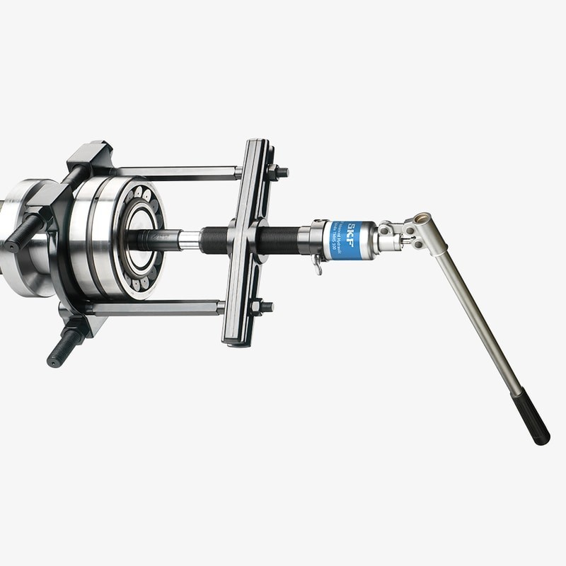 TMHC 110E SKF Hydraulic puller kit maximum reach of 9.8 in.
