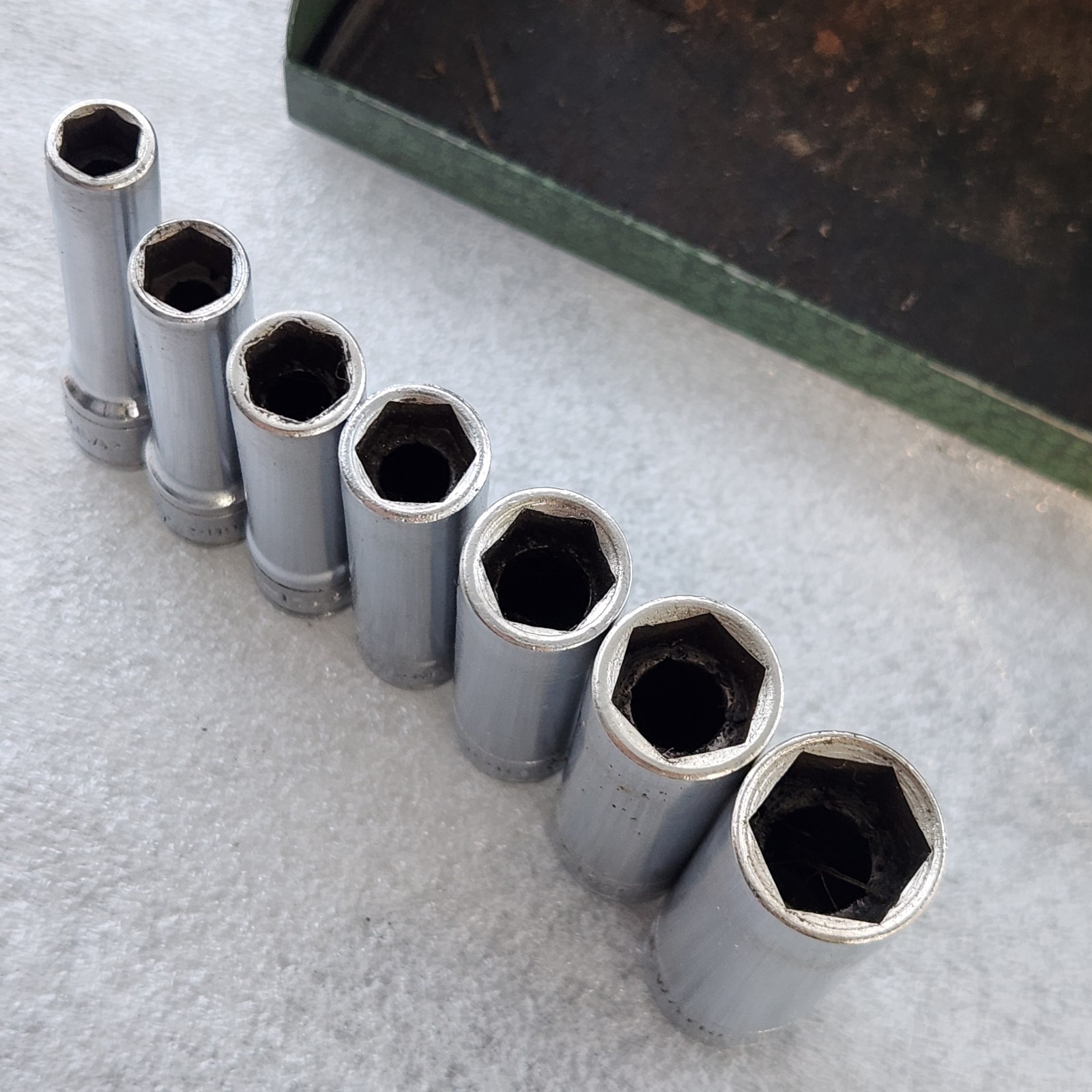 S.K. & S.K. Wayne 1/4″ & Case. 7 6 Pt Deep Sockets, 7 – 6 Pt Reg, 2 Ext. 6″ & 2″