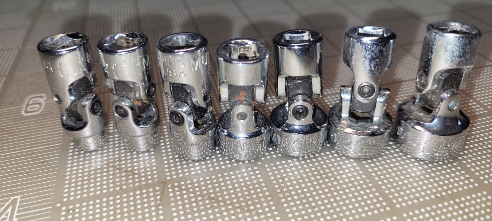 Mac Tools Standard 1/4″ drive 6 Point Universal 7 Piece Swivel Socket Set