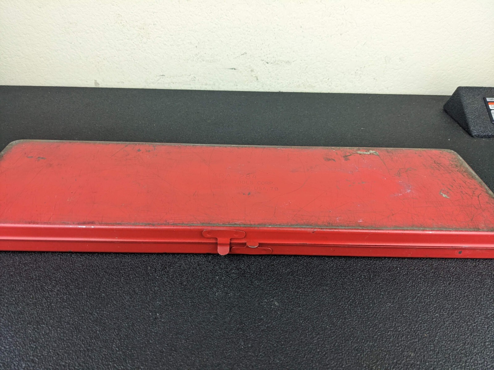 #bj954 Snap On Tools USA KRA-284 (Kenosha WI) Red Metal Tool Case Box