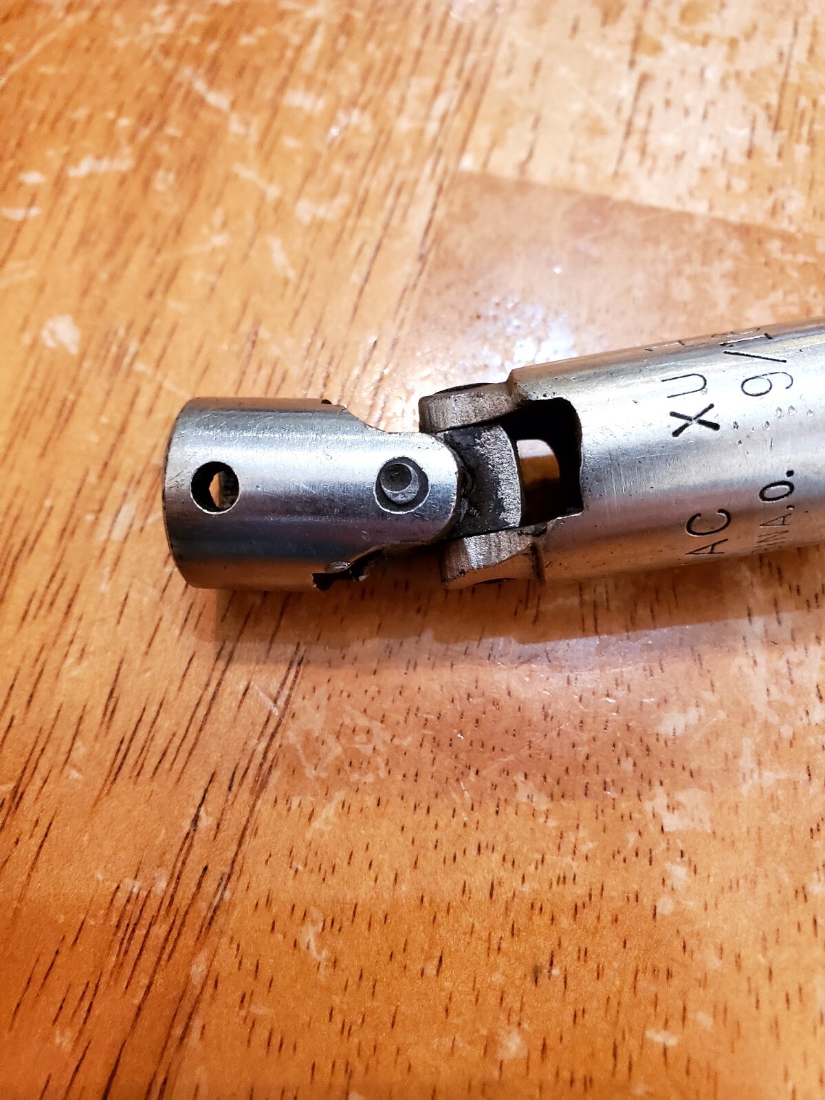 Mac Sabina 3/8″ Drive 9/16″ 6PT SAE Deep Universal Swivel Socket Worn XU186D