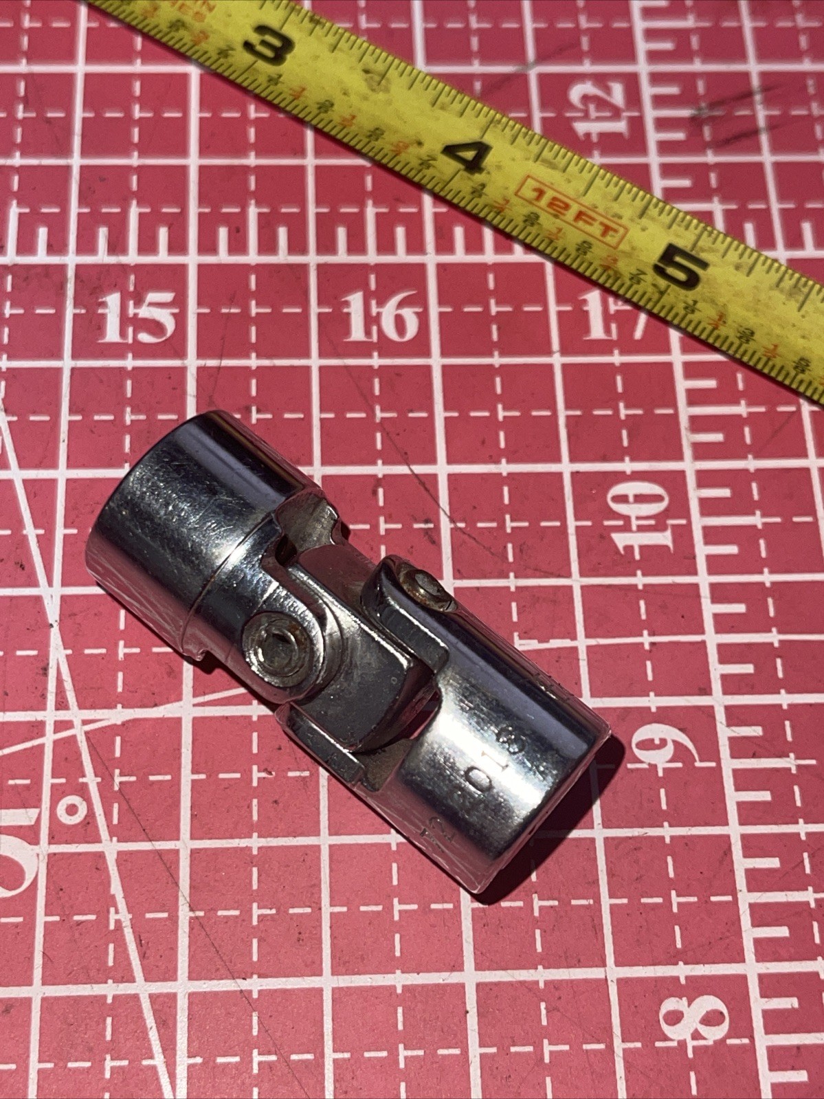 Easco USA 722018 9/16 in SAE 3/8 Drive Swivel wobble 12 point Socket