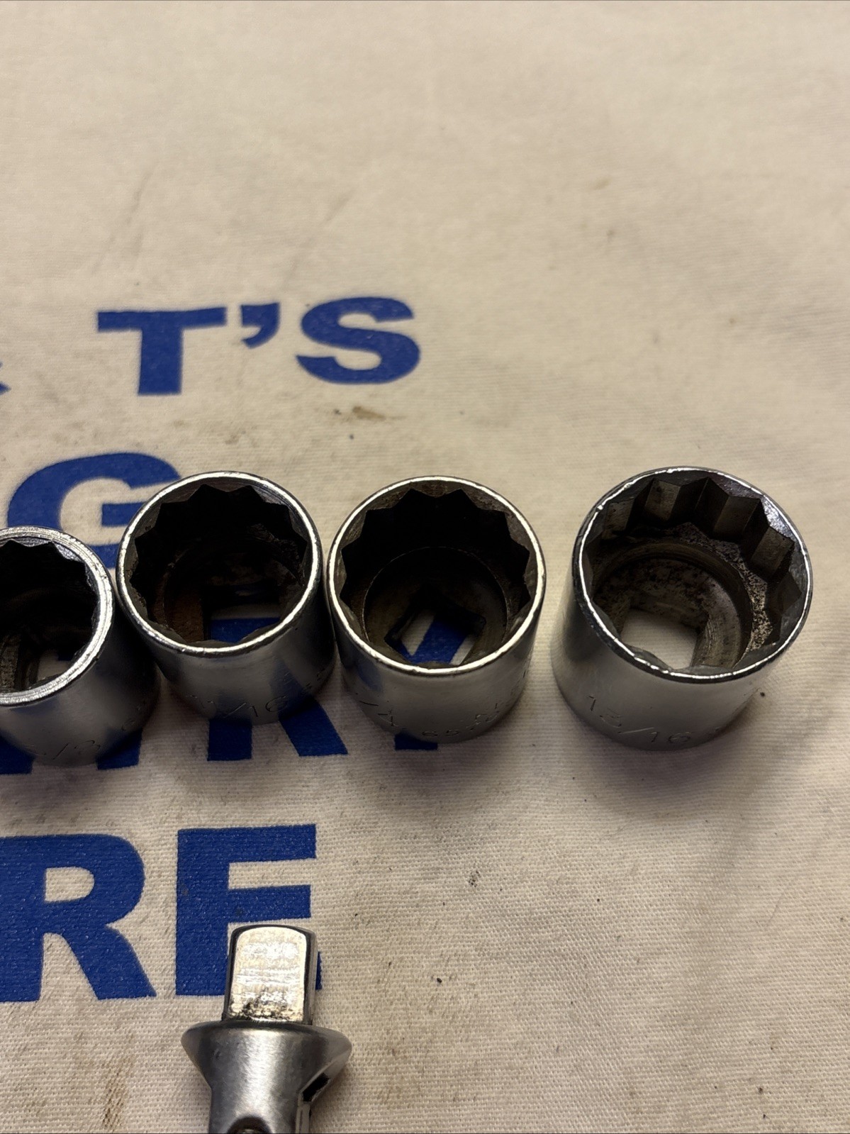 Klein Tools USA 3/8″ Drive 11pc Socket Set w/ Ratchet, Swivel, Metal Box