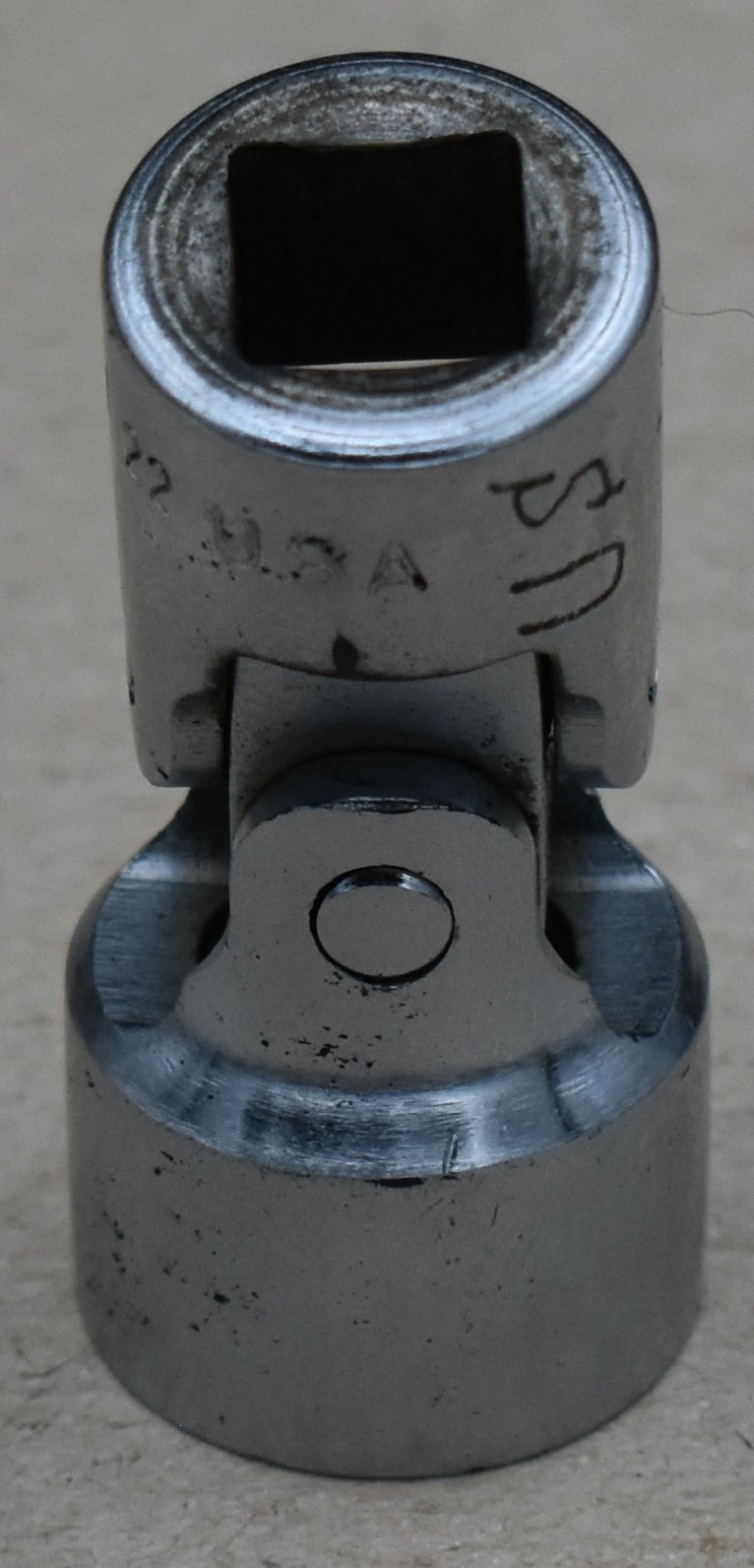 SNAP-ON FVU22, 11/16″ SAE, 3/8″ DRIVE, 12-POINT, UNIVERSAL SWIVEL JOINT SOCKET