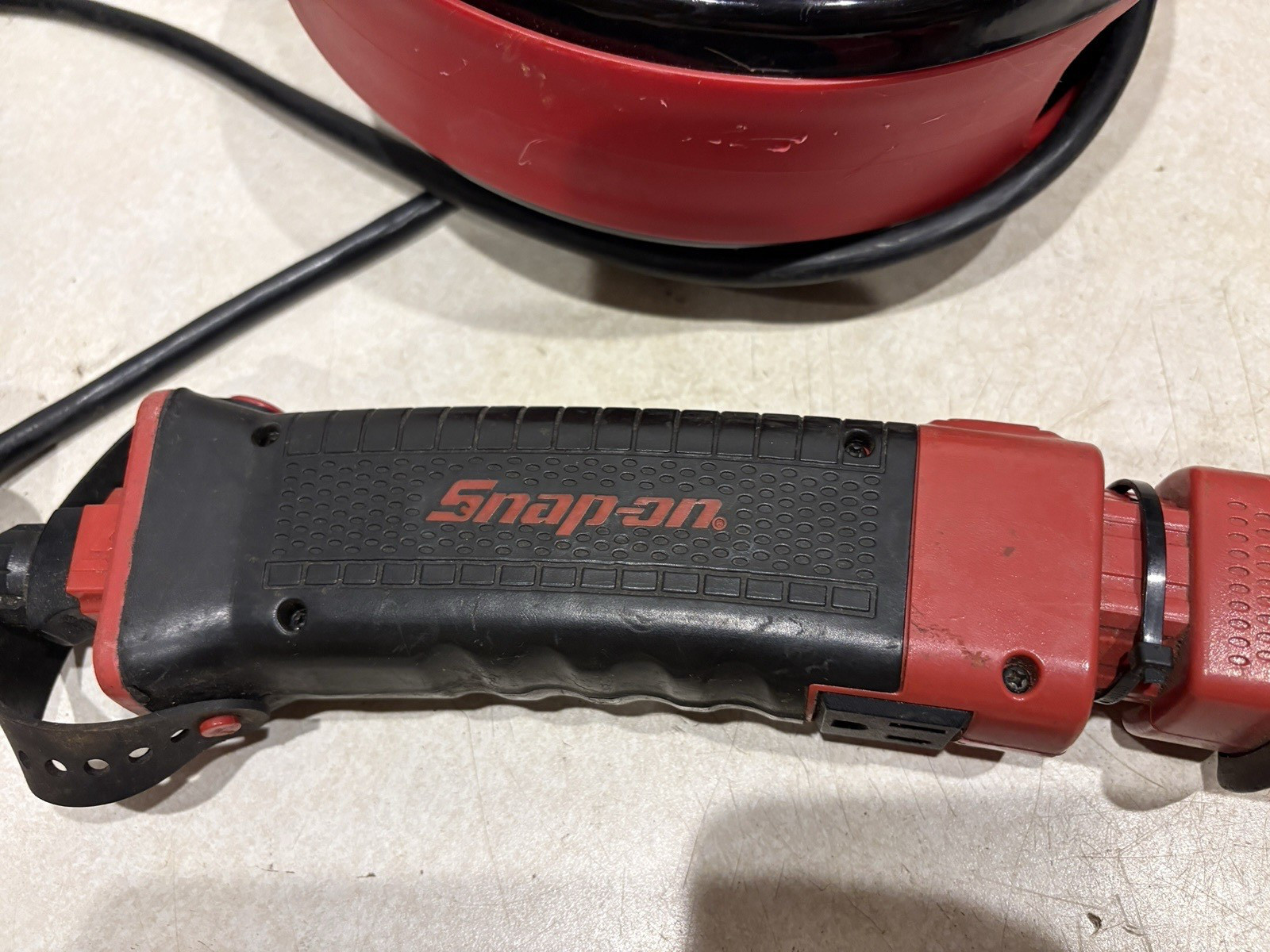 Snap-On Retractable Shop Drop Light Stick Wand w/30’ Cord Reel R2-KB2FLS