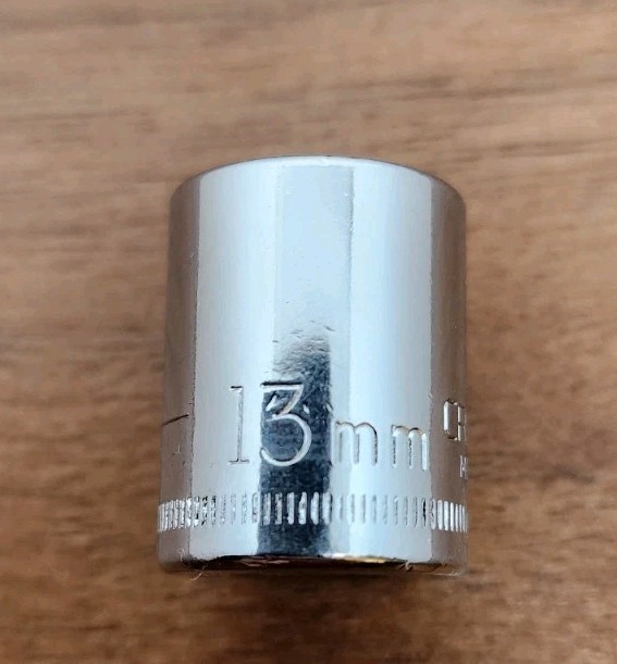 Craftsman USA 13mm Socket 6 Point 1/4″ Drive V 43514 (Bottom Knurl)