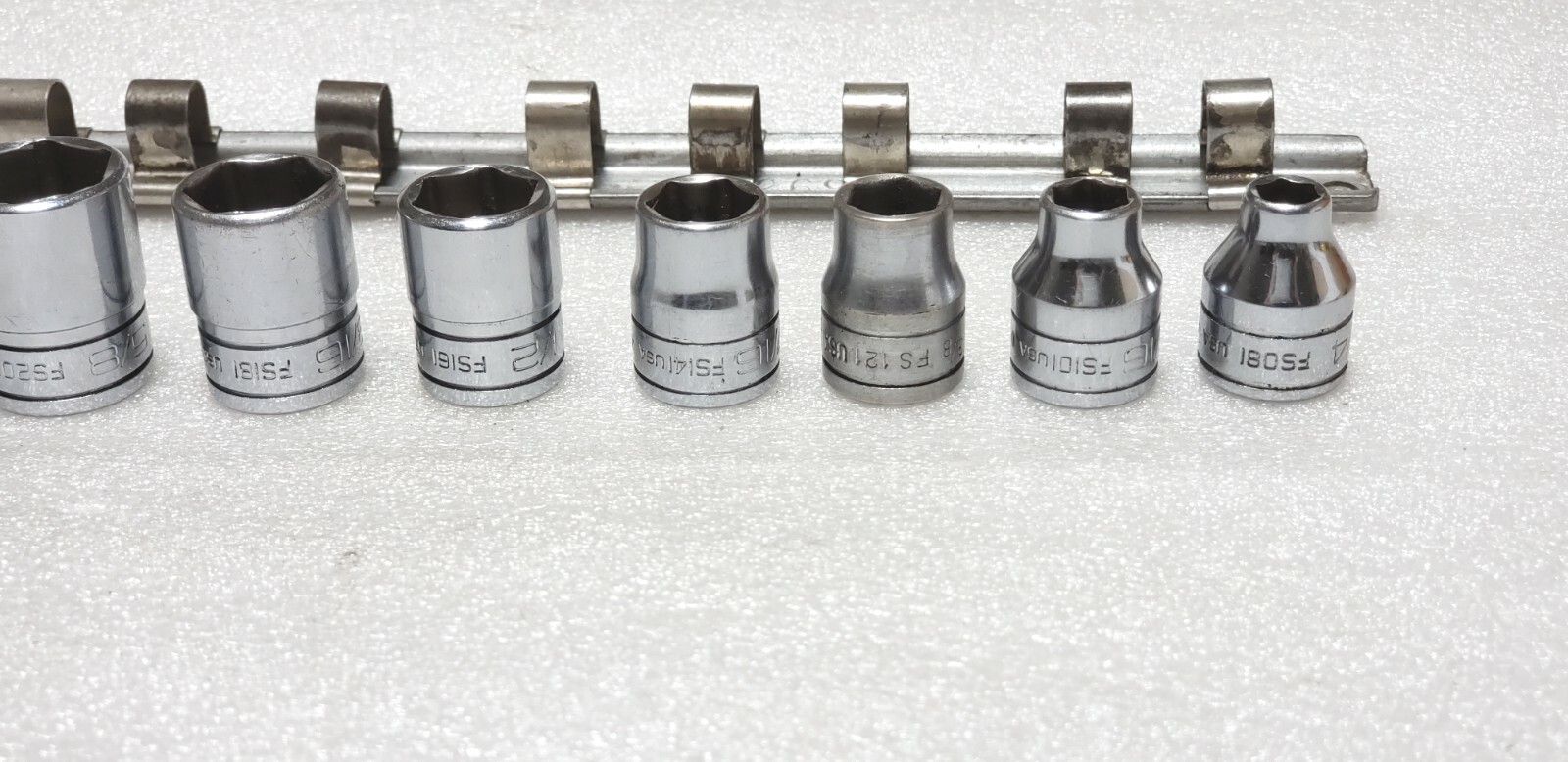 Snap-on Tools 3/8″ Drive 6pt SAE 10pc 1/4″ – 13/16″ Socket Set 211FSY USA