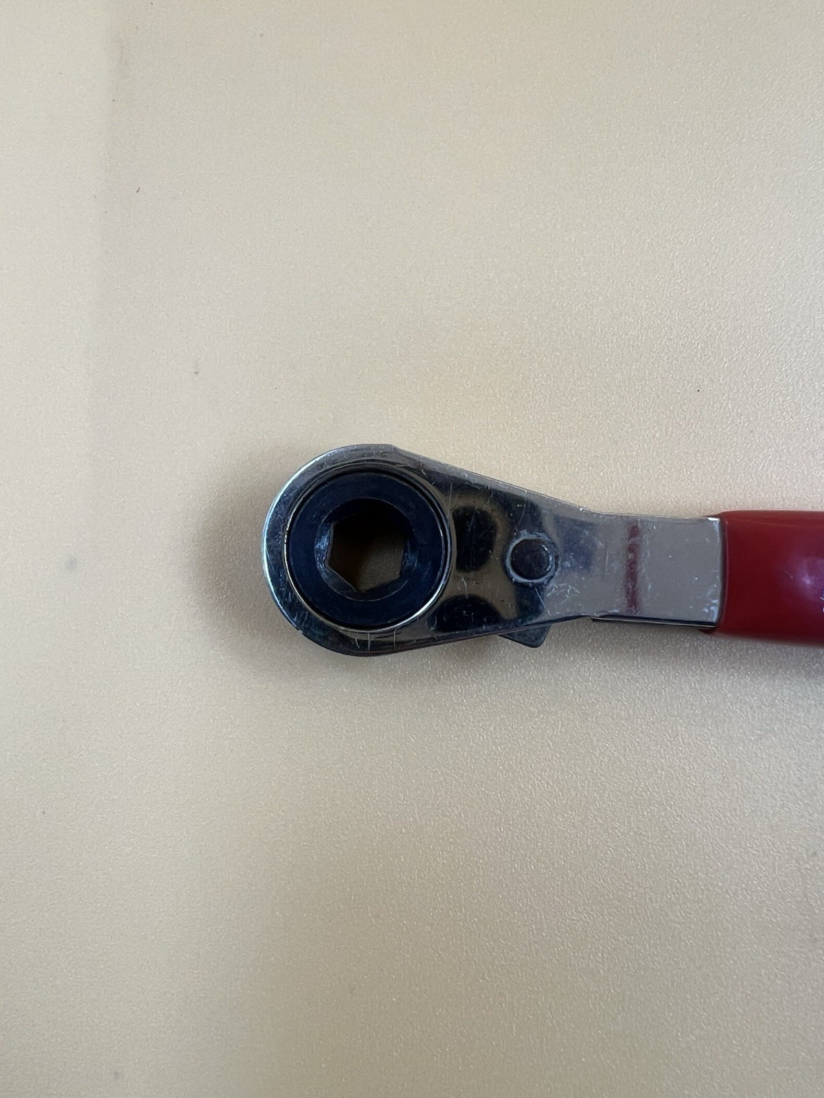 Mac Tools USA 9.5″ Long 5/16″ Ratcheting Reversible Battery Terminal Wrench BP27