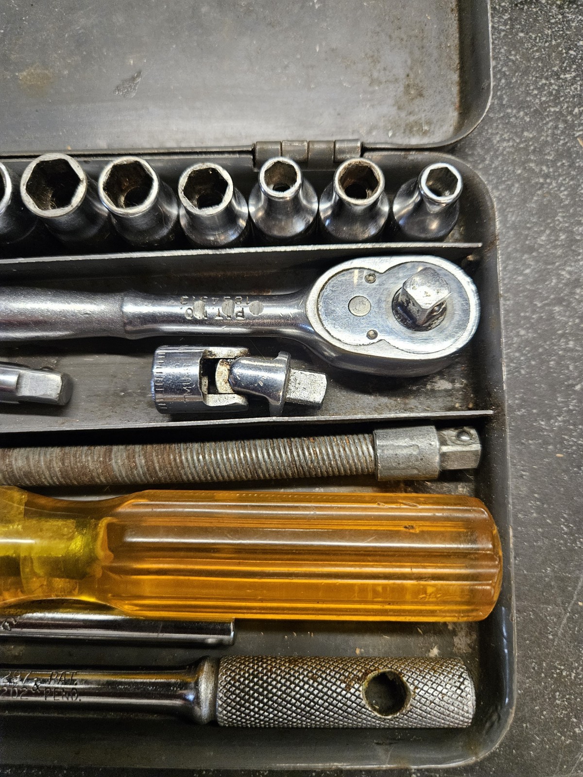 SNAP-ON TOOLS VINTAGE 21 PIECE 1/4 DRIVE GENERAL SERVICE SET 1944 WITH METAL BOX