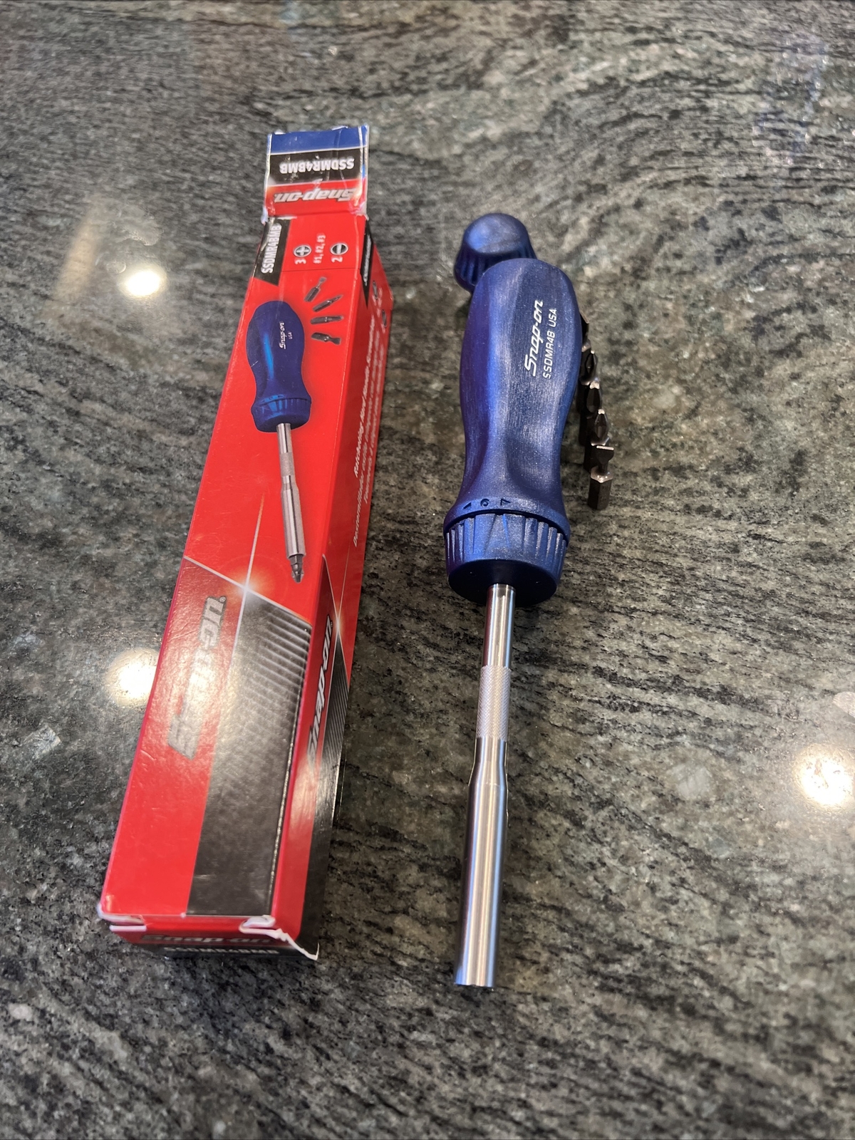 Snap On ssdmr4bmb ratcheting screwdriver with 5 bits power blue