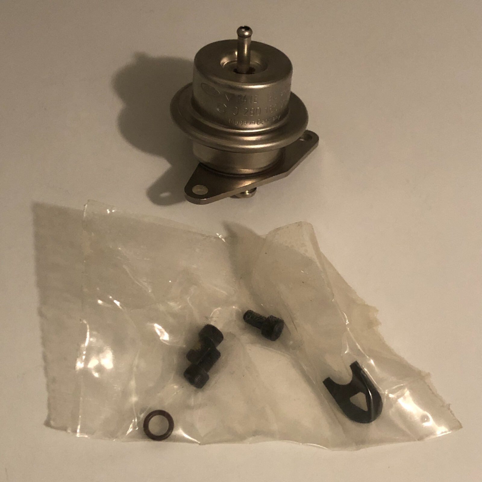 NOS Genuine OEM Ford F4TE-9C968-AA Fuel Pressure Regulator Kit ~ 4.9L ~ 2.3L