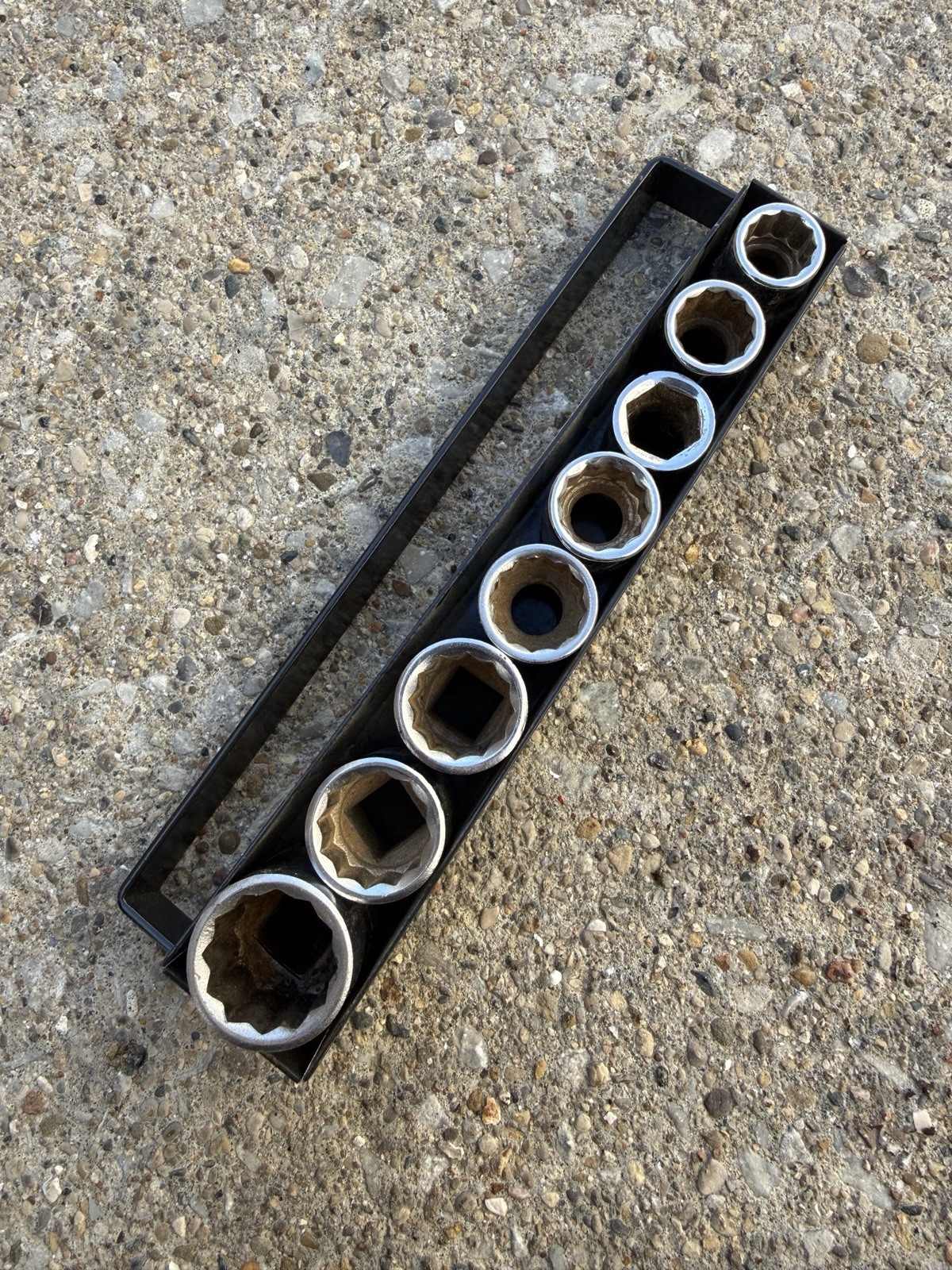 Craftsman USA 8pc 3/8” Drive Socket Set Metric Shallow 10-17mm w/ Metal Tray