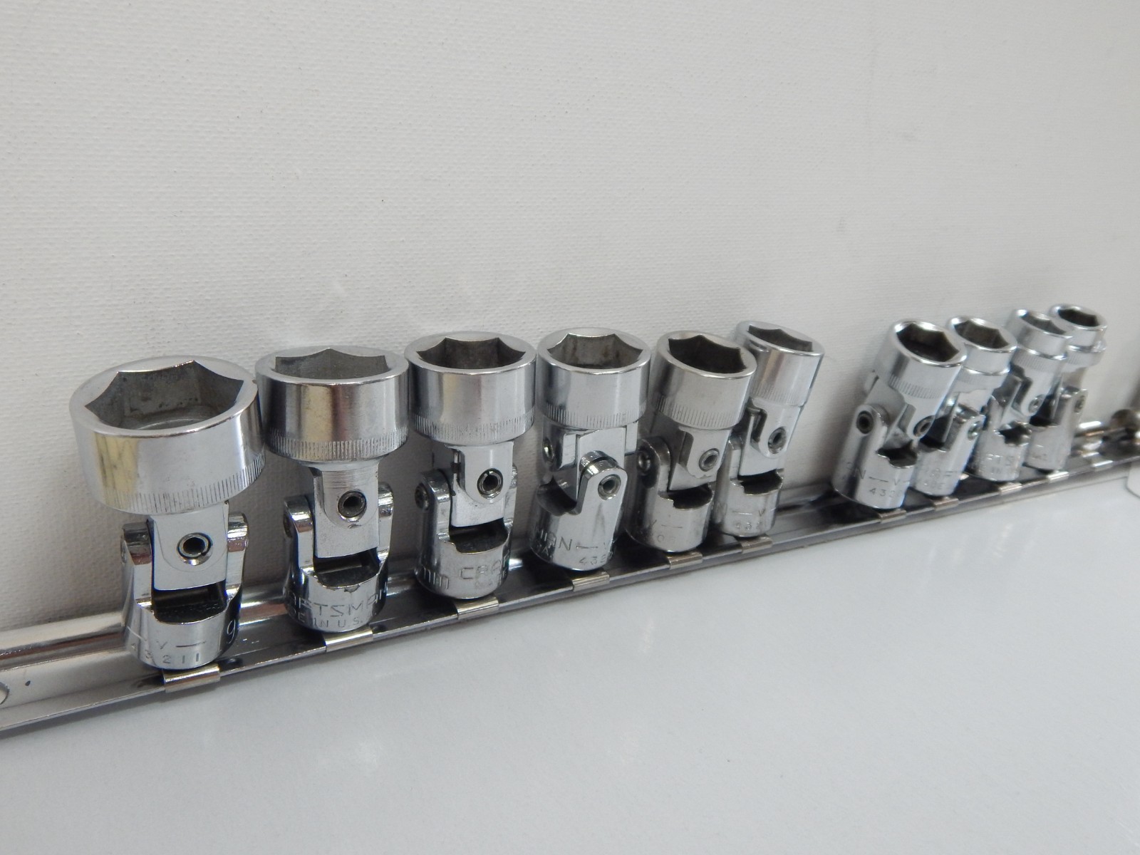 CRAFTSMAN 3/8″ Dr. 10PC. METRIC UNIVERSAL SWIVEL SOCKET SET, 10-19MM -V- SERIES