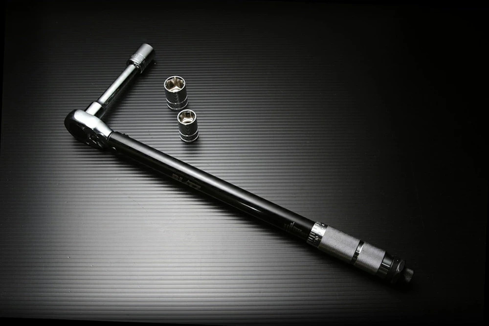 BLITZ Torque Wrench Tool Set 1/2in 28-210Nm Sockets Case Calibrated 13968 Japan