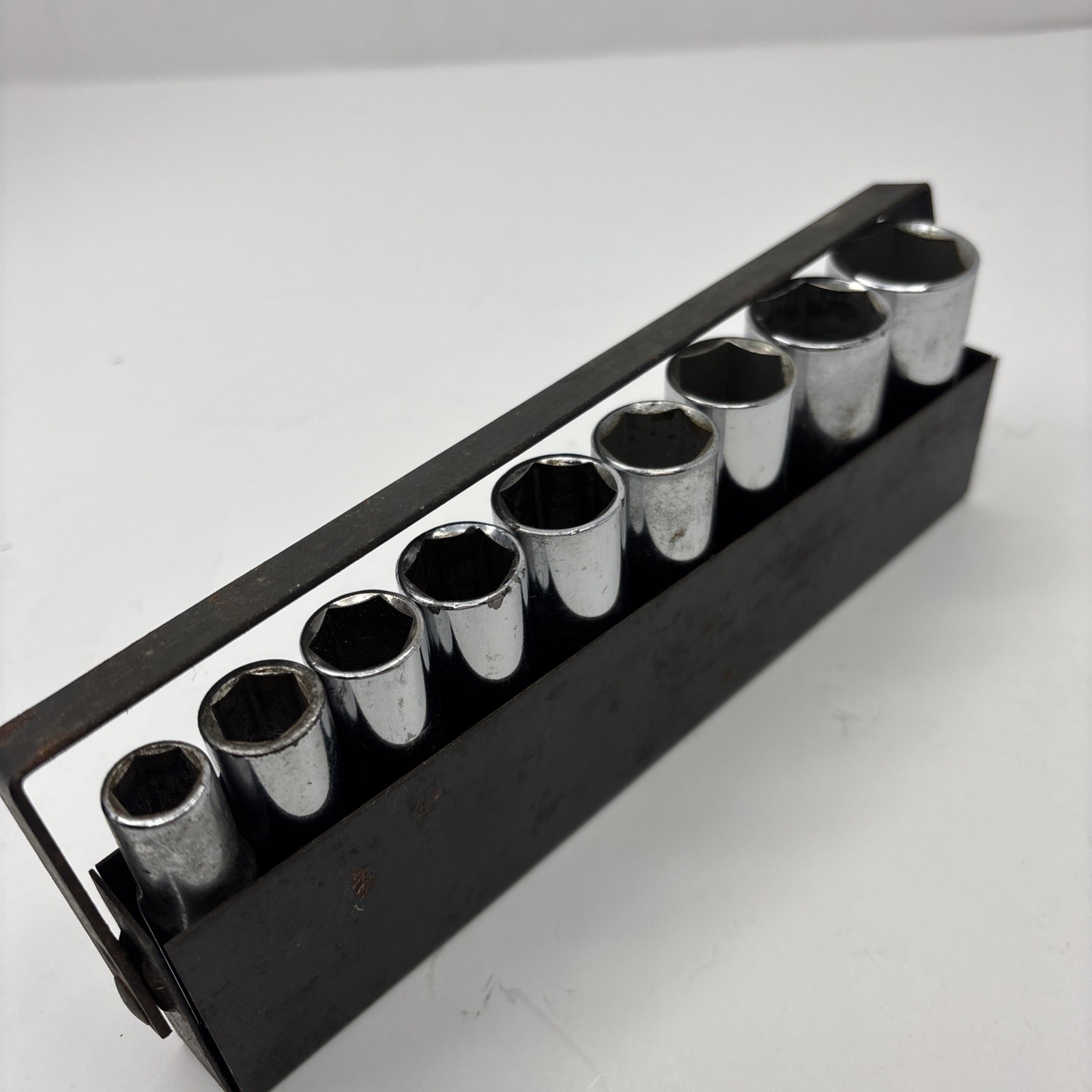 Vtg Craftsman 3/8″ Drive SAE 9 pc Deep Well Socket Set 6 pt. W/ Metal Tray USA