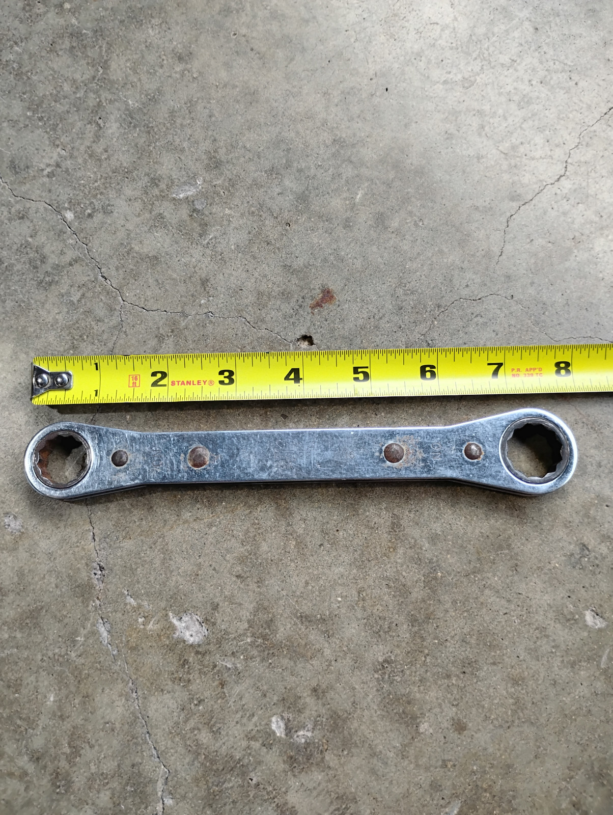 Snap-on Tools USA 5/8 x 11/16″ SAE 12 point Ratcheting Box Wrench R2022