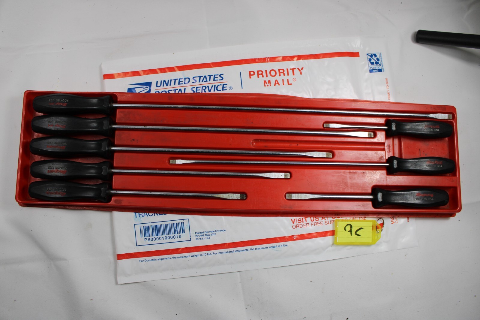 SNAP ON 8PC BLACK HARD HANDLE FLAT TIP SCREWDRIVER SET #SDD SERIES IN RED TRAY