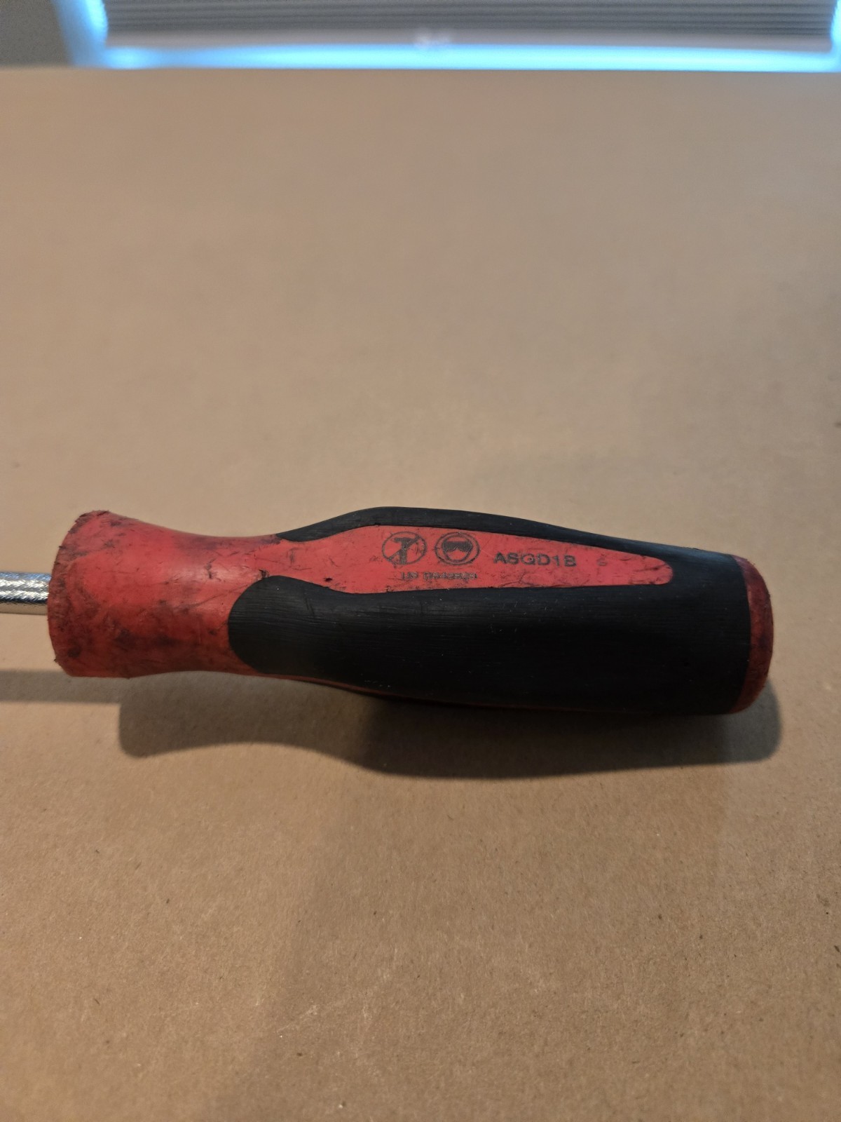 Snap On 10″ Long Soft Grip Dished Trim Pad Tool Red/Black Handle USA ASGD1B