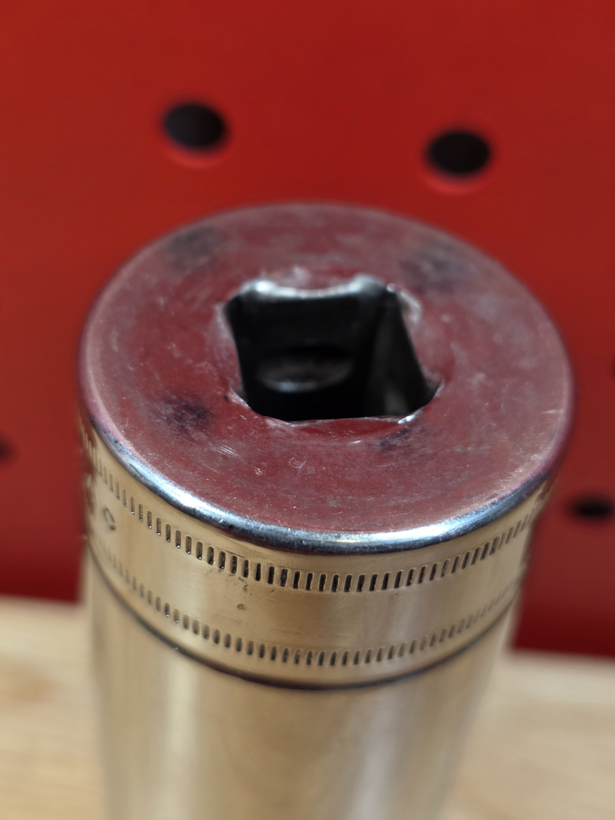 Snap-on Tools SM28 28mm 1/2″ Drive Metric 12-Point Deep Chrome Socket USA