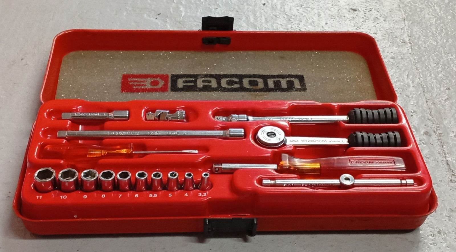 Vintage FACOM metric 1/4″ Drive, 19 Piece Socket Set, Made In France