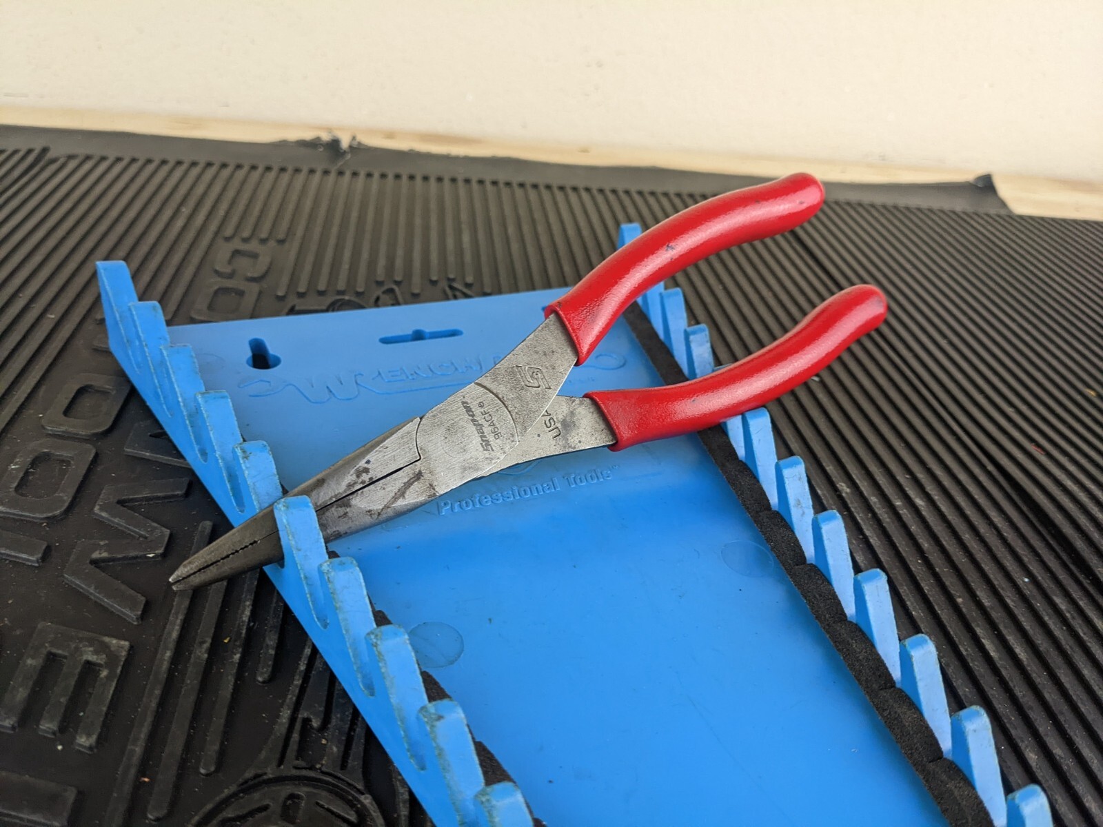 #aq817 Snap On Tools RED 96ACF 8″ Needle Nose Pliers Red Soft Grip