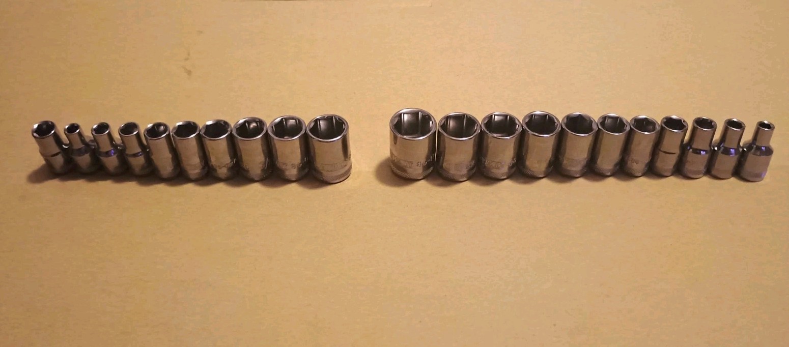 DEWALT 21 Piece METRIC (11) and SAE (10) 6 Point Socket Set For 1/4″ Inch Drive