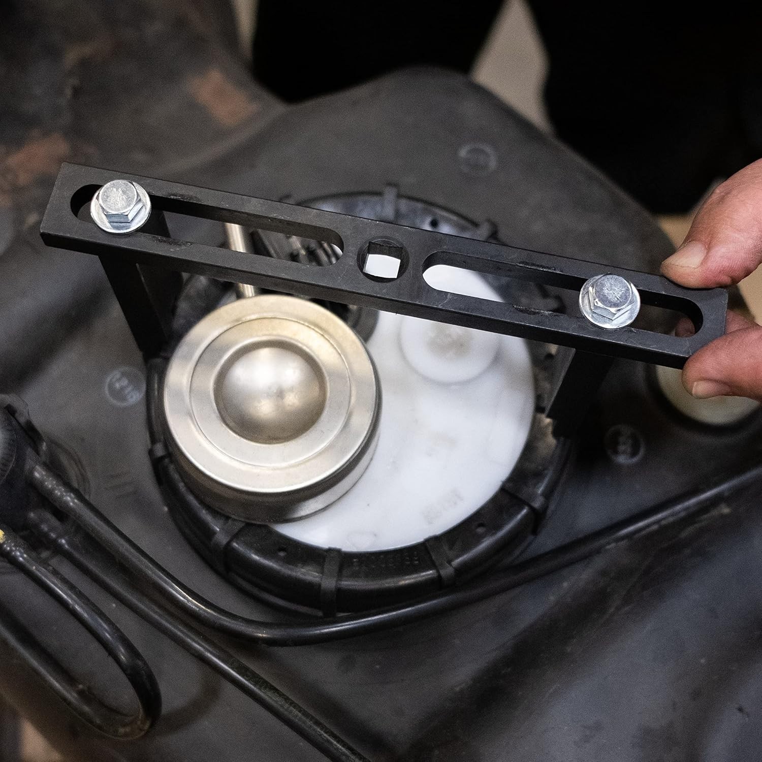 Adjustable Fuel Pump Spanner Wrench – 25156, Easy Install & Removal Tool