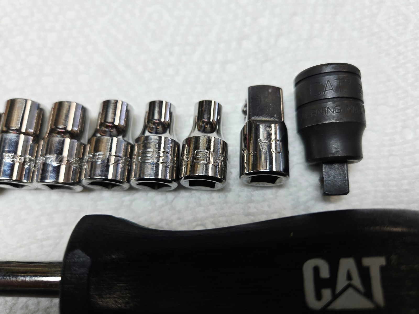 CAT Caterpillar 1/4″ Drive Ratchet & Socket Set w/ Extensions Adapters