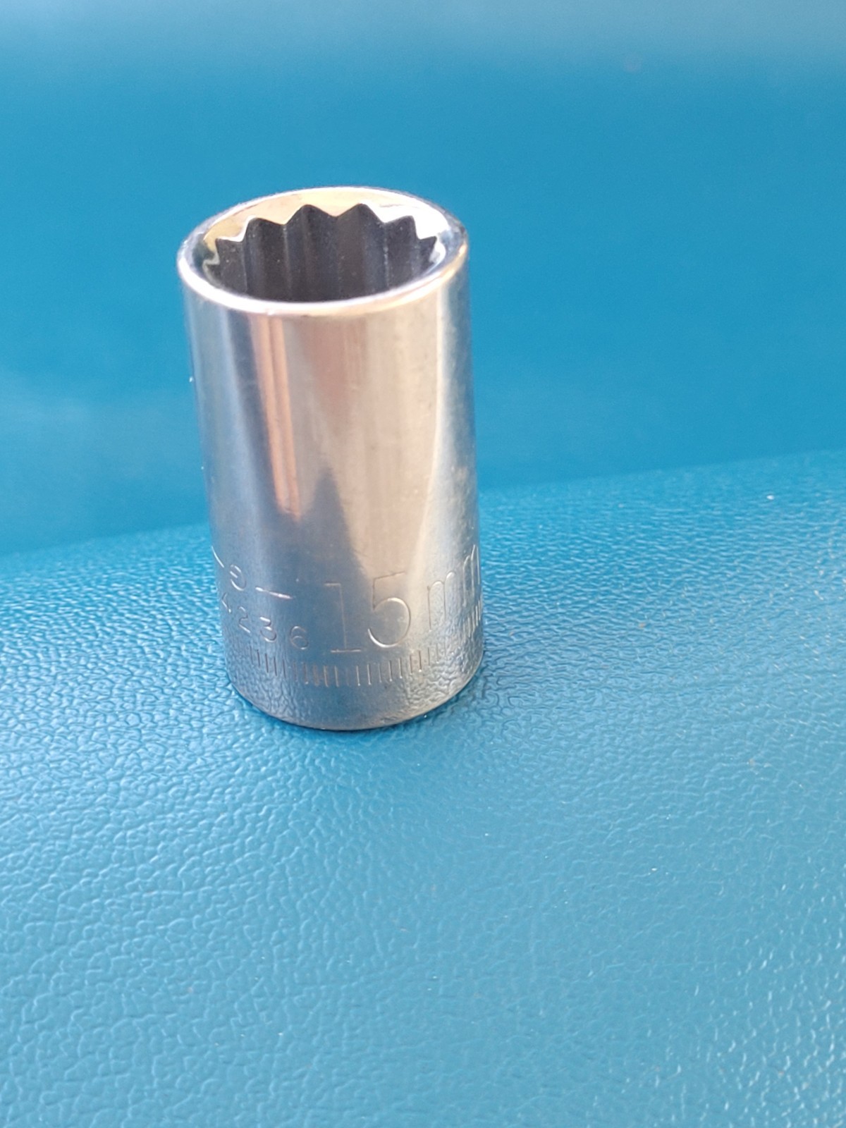 Craftsman -G- 44236 15mm 12pt 1/2″ Drive Socket