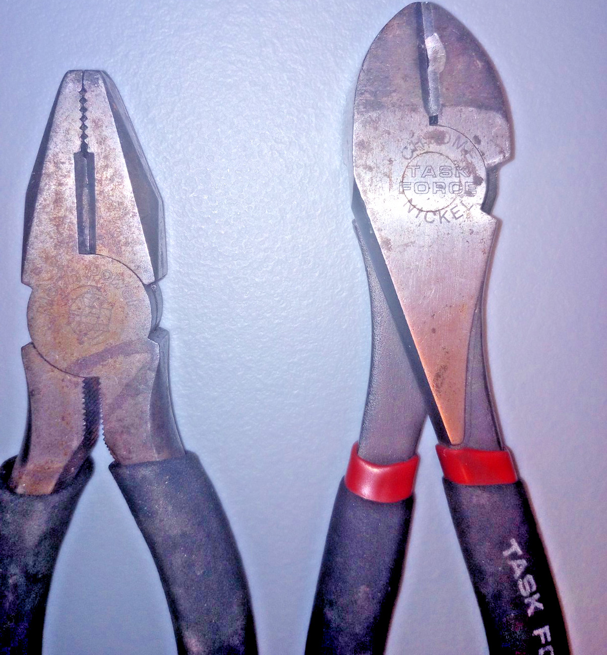 21 Piece Lot of Assorted Tools – Pliers, Allen keys, screwdriver Etc.