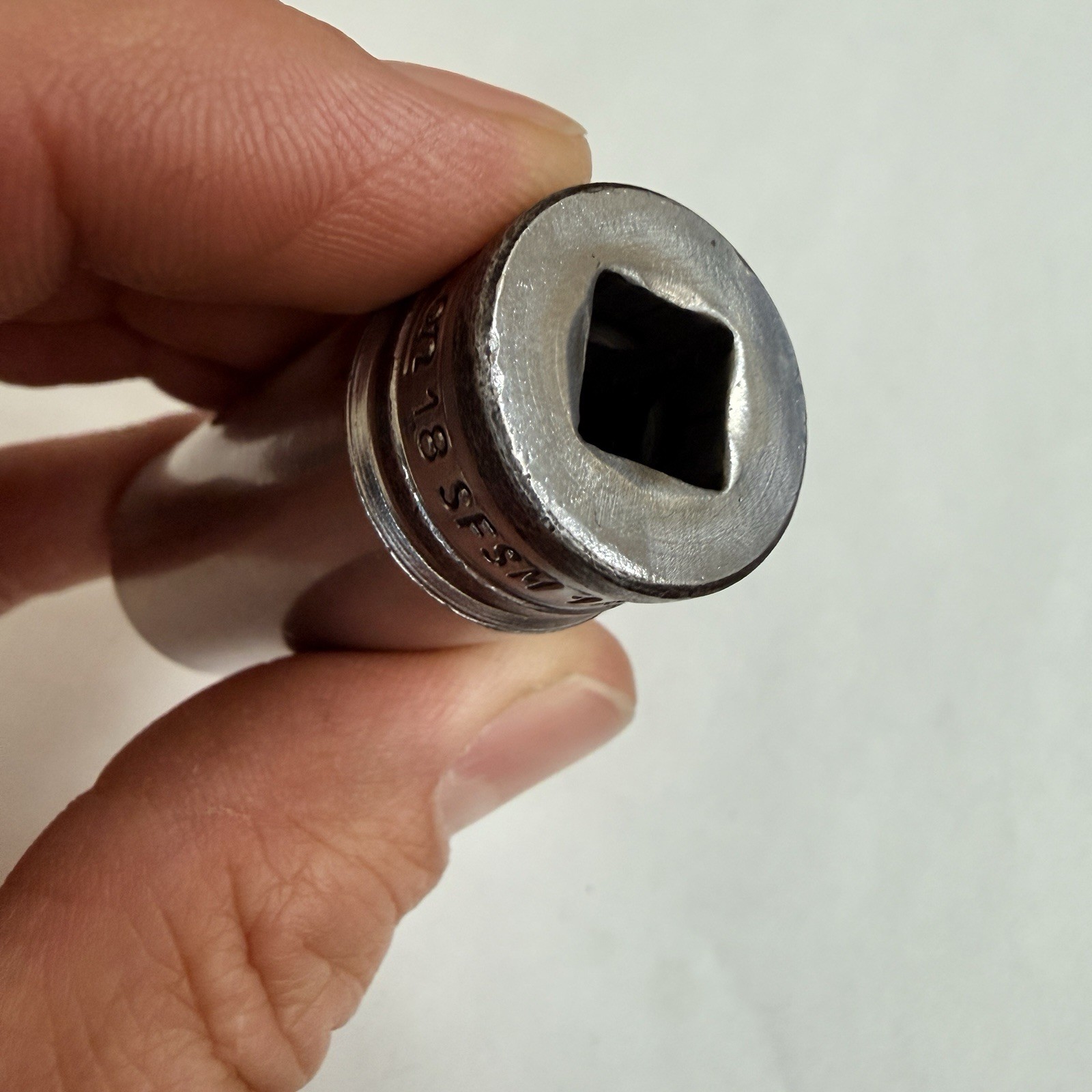 Snap-on Tools 18mm Deep Socket 3/8″ Drive Metric Chrome 6-Point SFSM18 SFSM-18