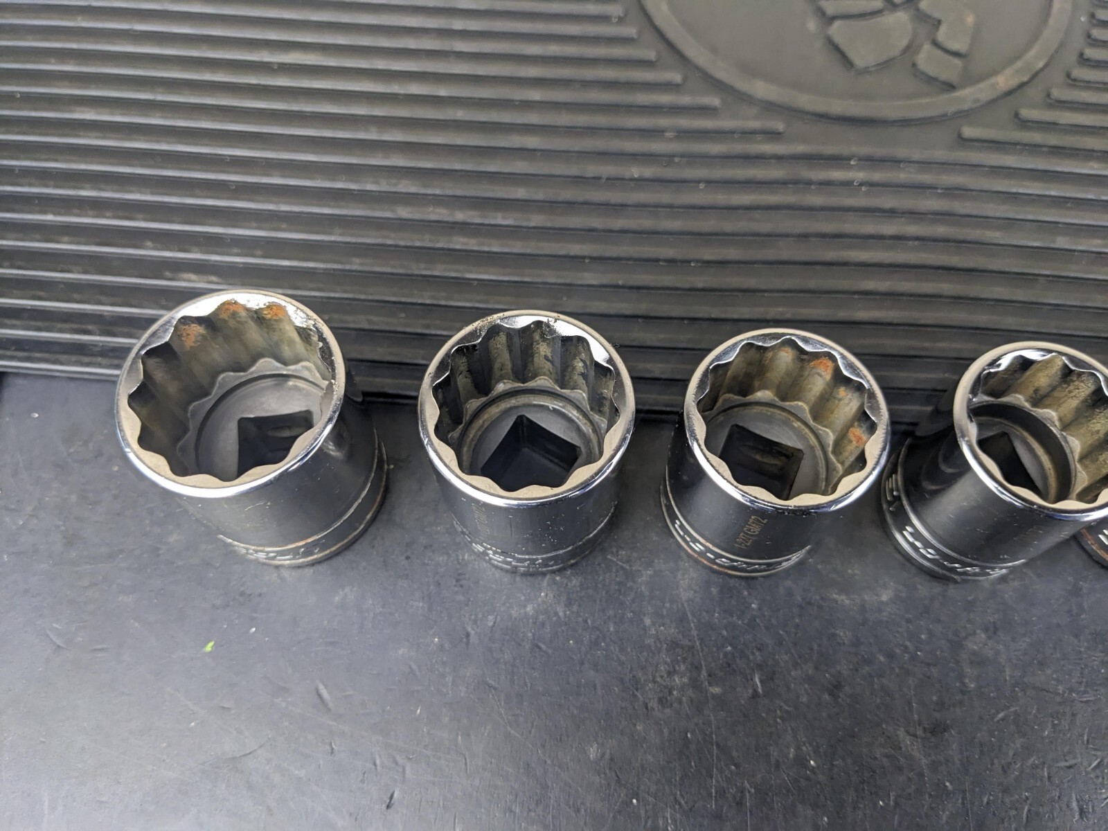 #av826 Snap-On Set 1/2″ Drive Socket Set 9/16″ to 1” SAE SW Series 12 Point
